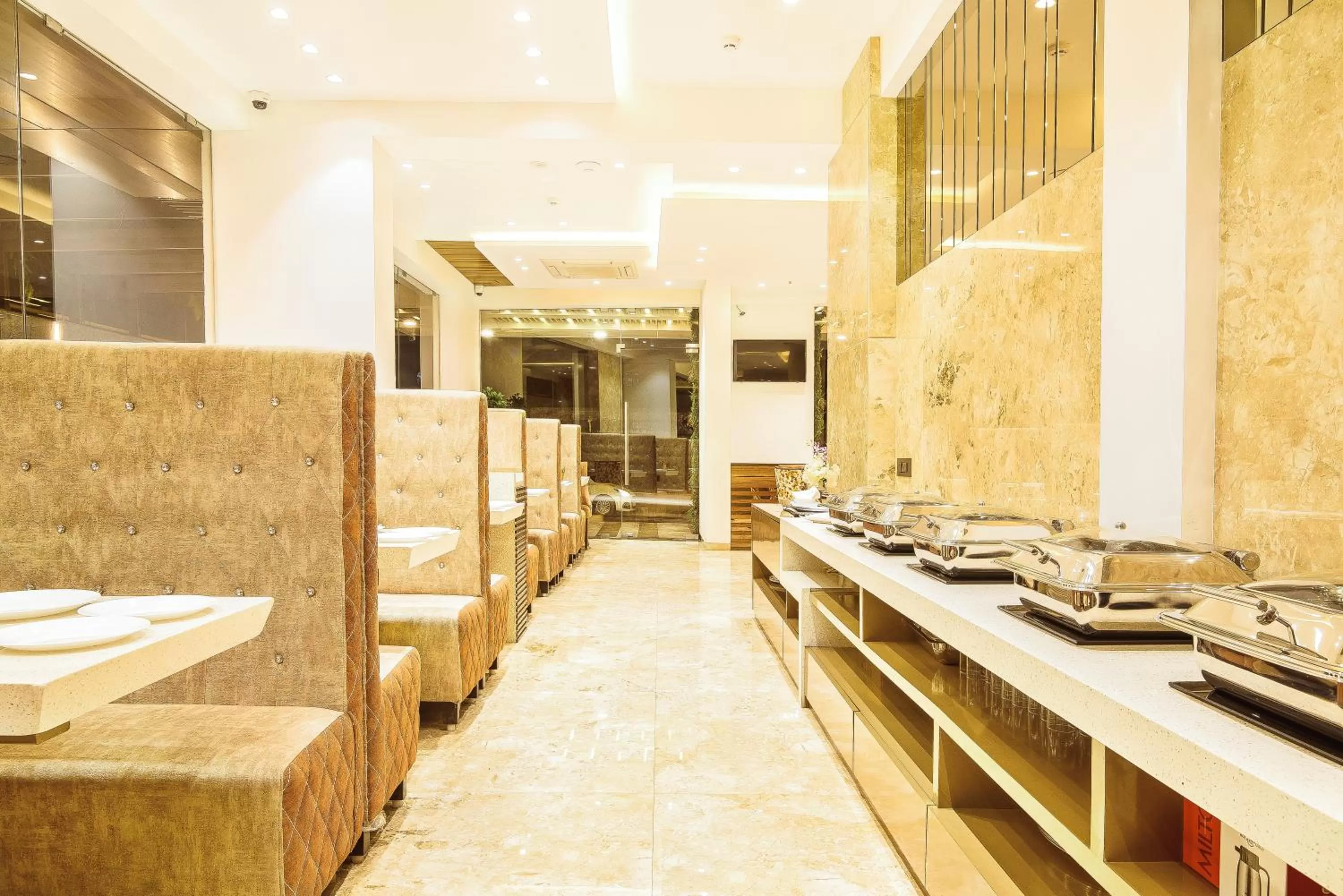 Restaurant/places to eat in Hotel Auris & Banquets, Mumbai International Airport