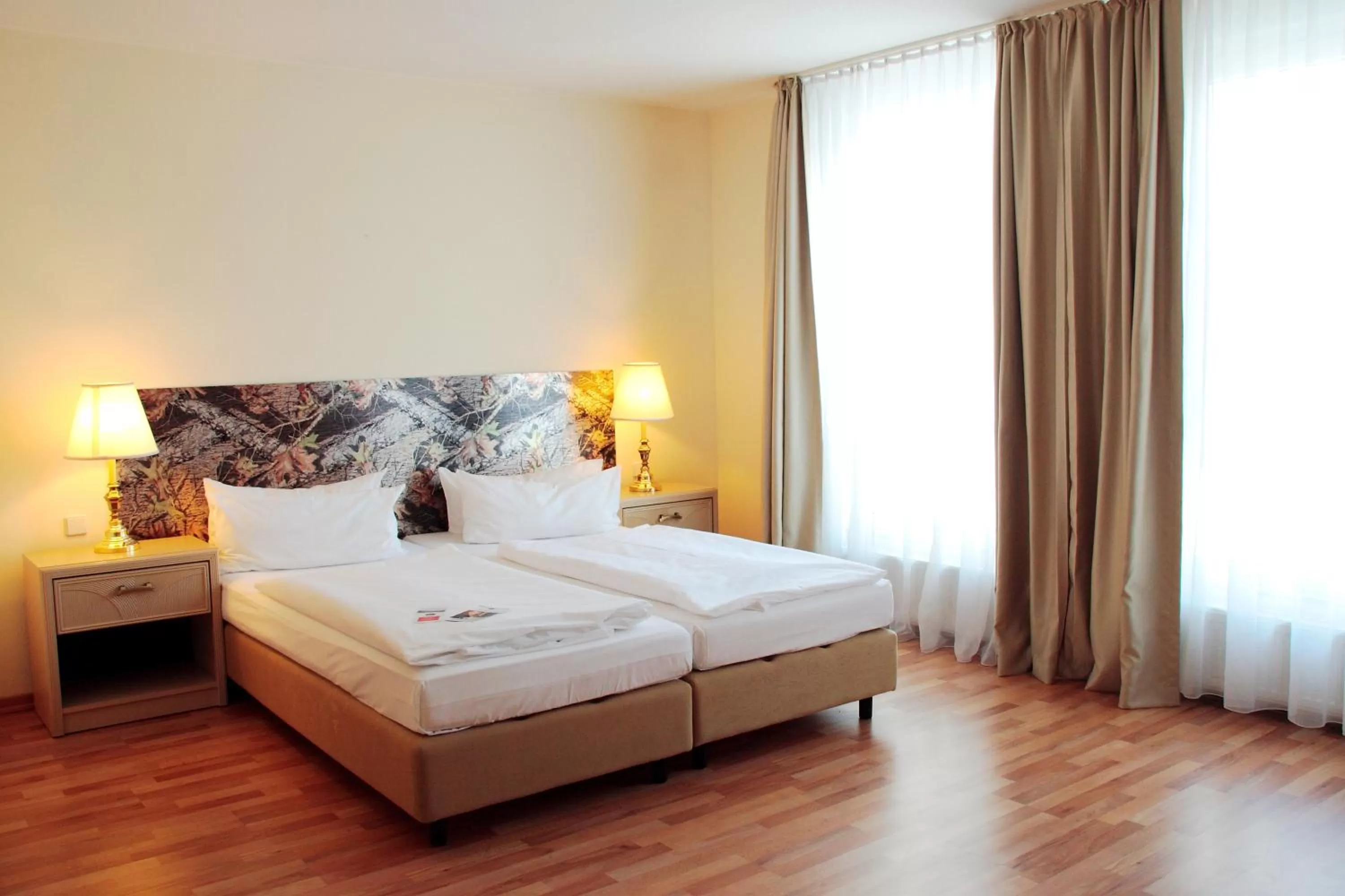 Photo of the whole room, Bed in Hotel am Schloß Köpenick by Golden Tulip