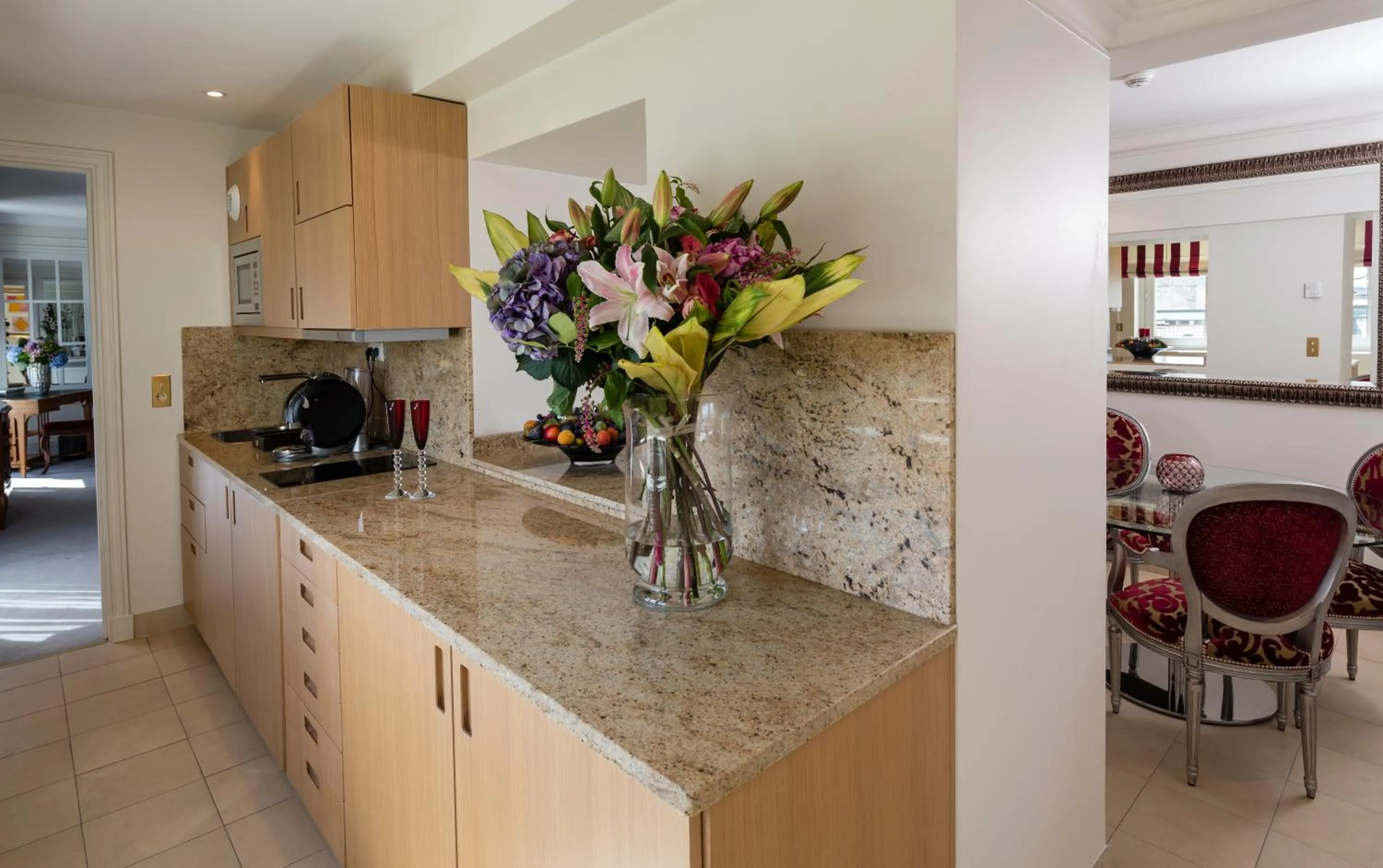 Kitchen or kitchenette in Majestic Hotel Spa - Champs Elysées