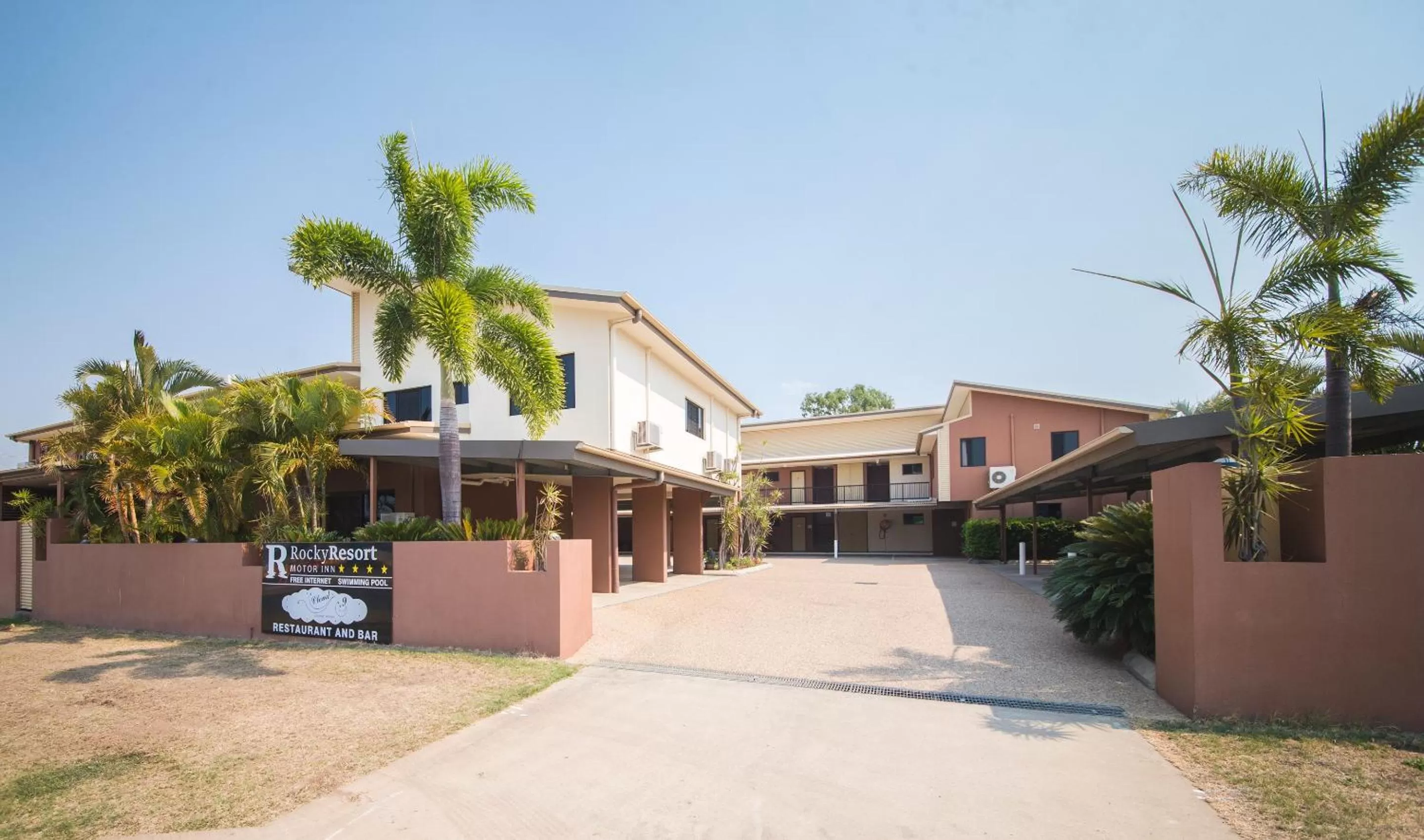 Property building in Rocky Resort Motor Inn