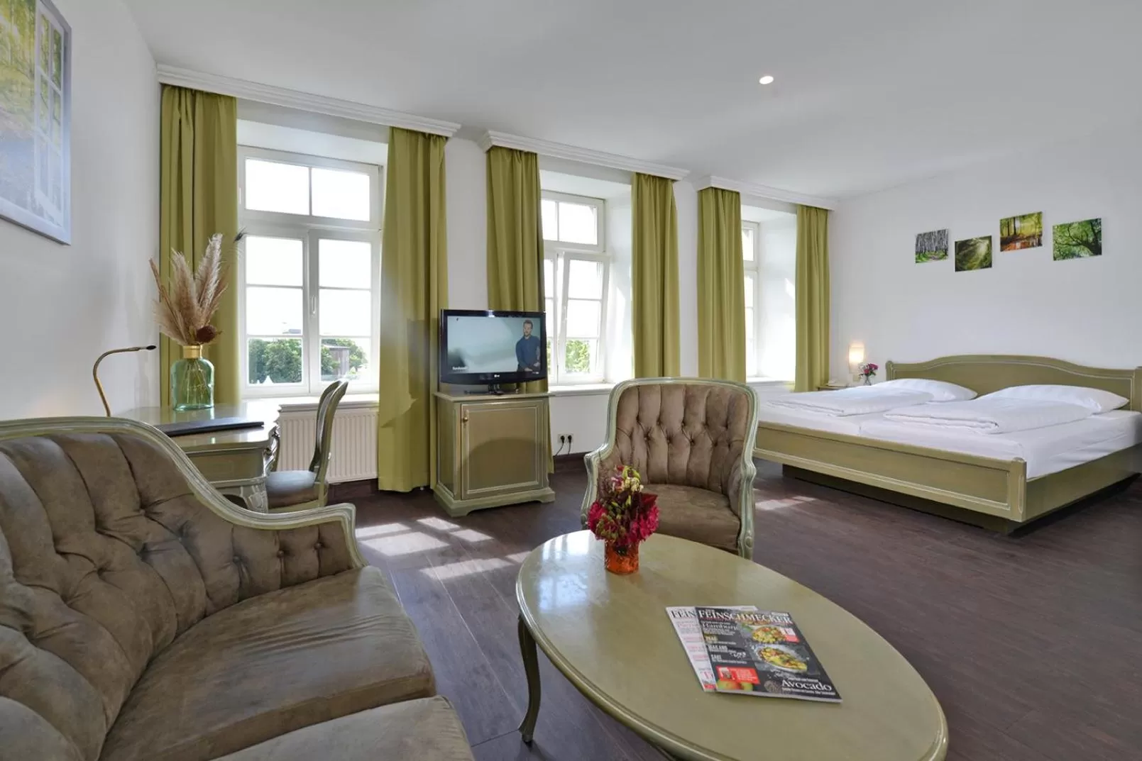 Photo of the whole room, Bed in Hotel Stadt Hameln
