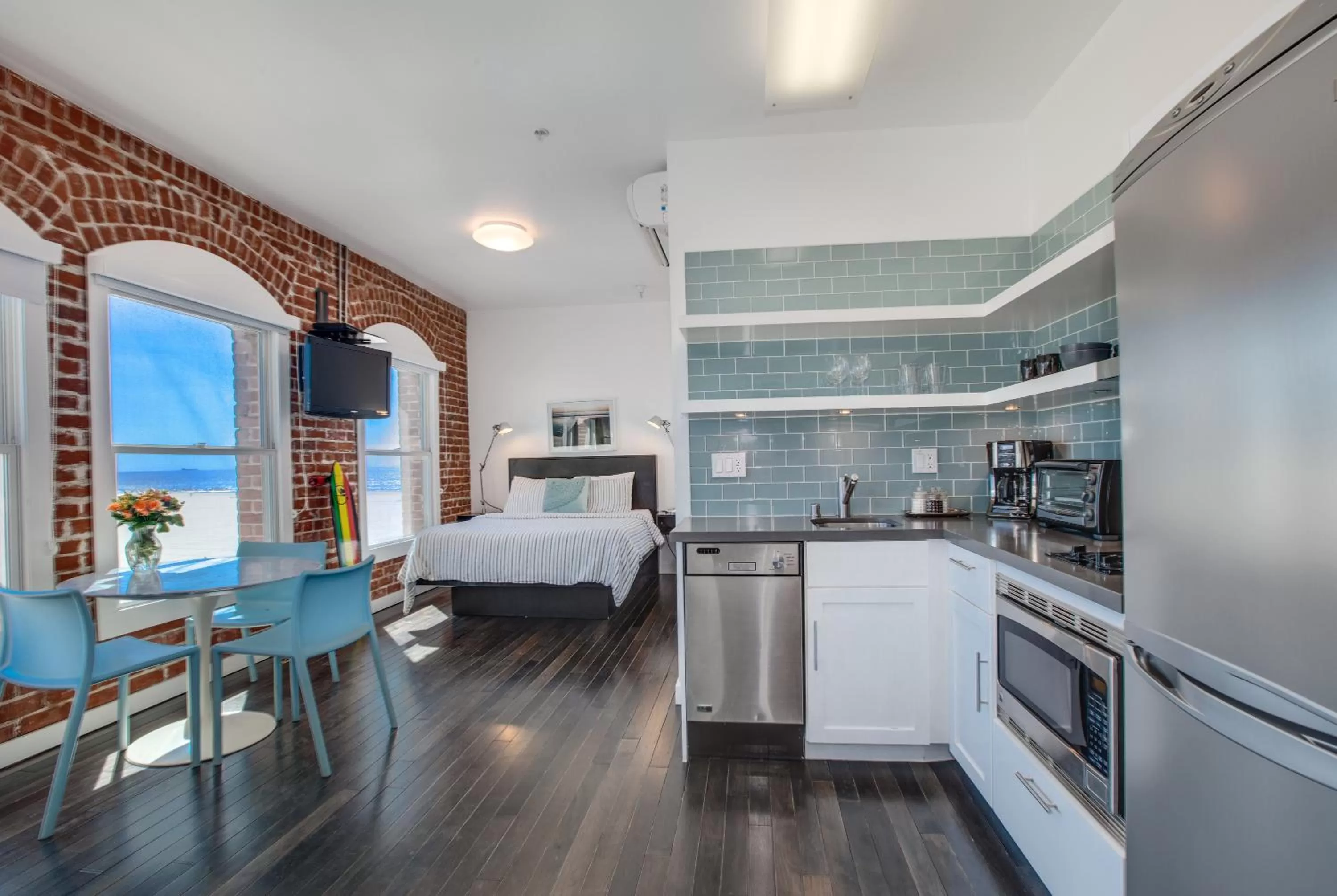 TV and multimedia, Bed in Venice Breeze Suites