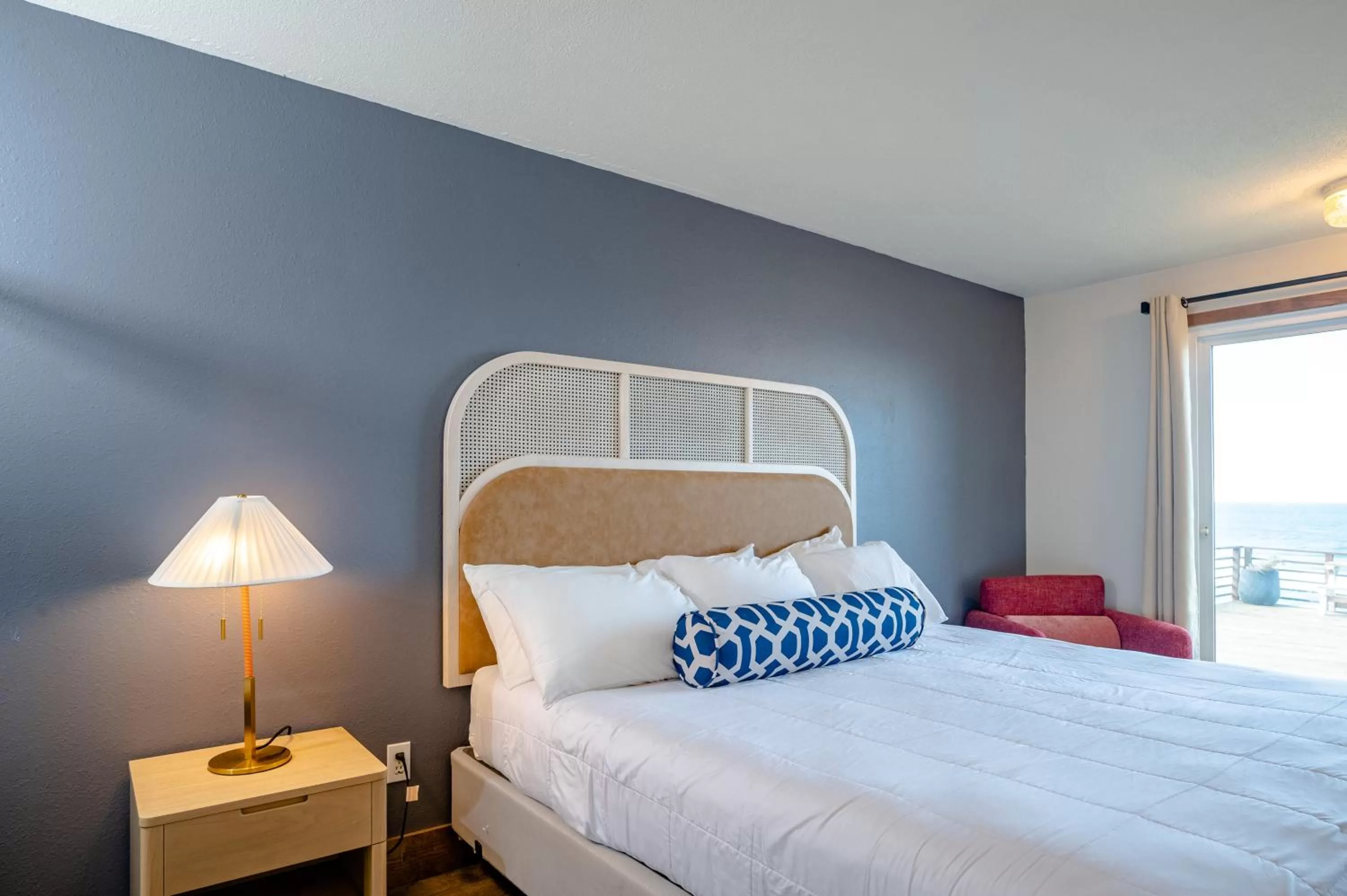 Bed in Seagull Beachfront Inn