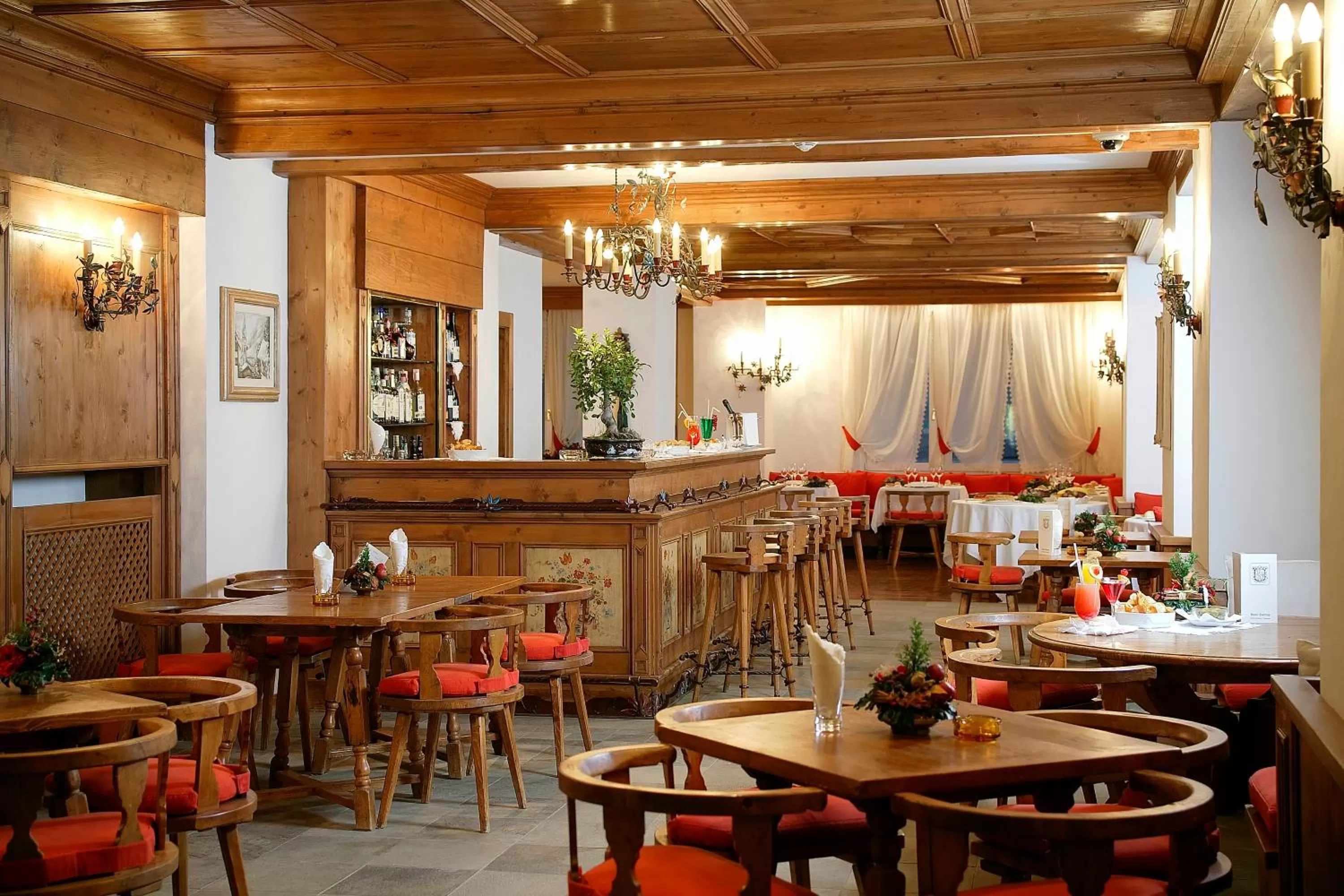 Restaurant/places to eat in Hotel Cortina
