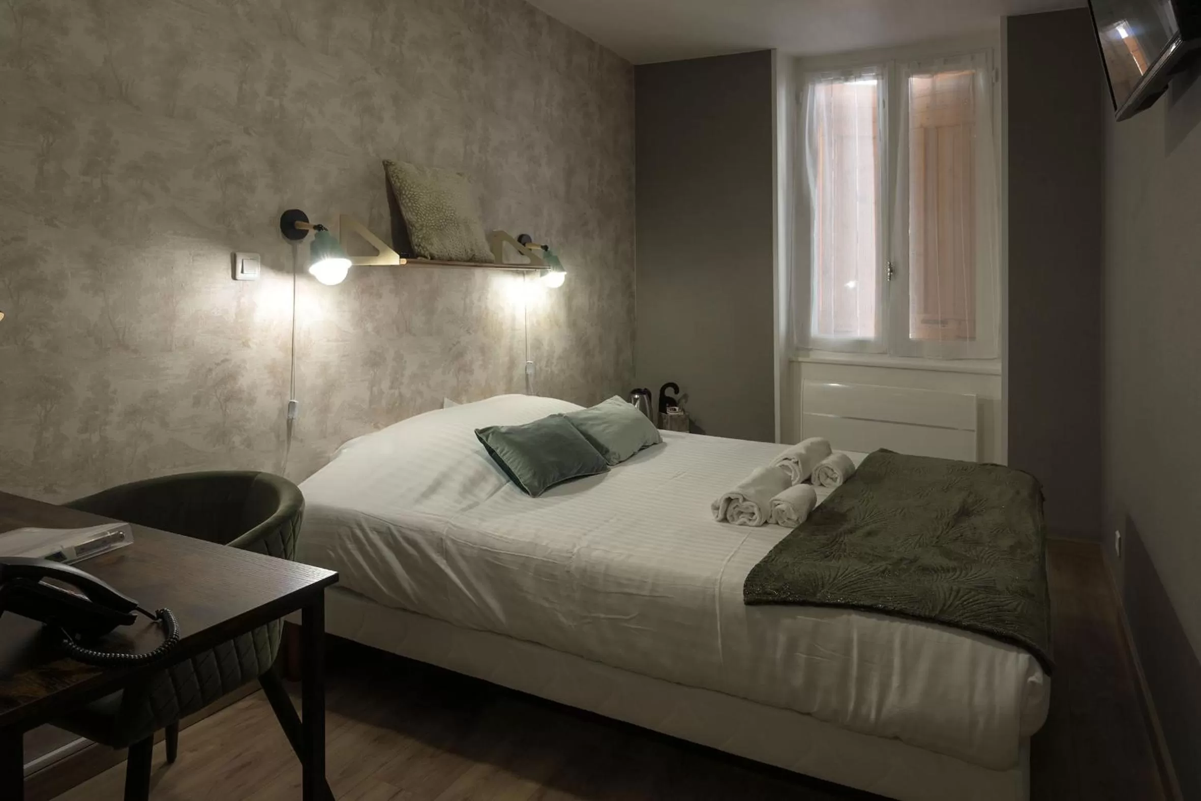 Bed in Hotel De La Croisée