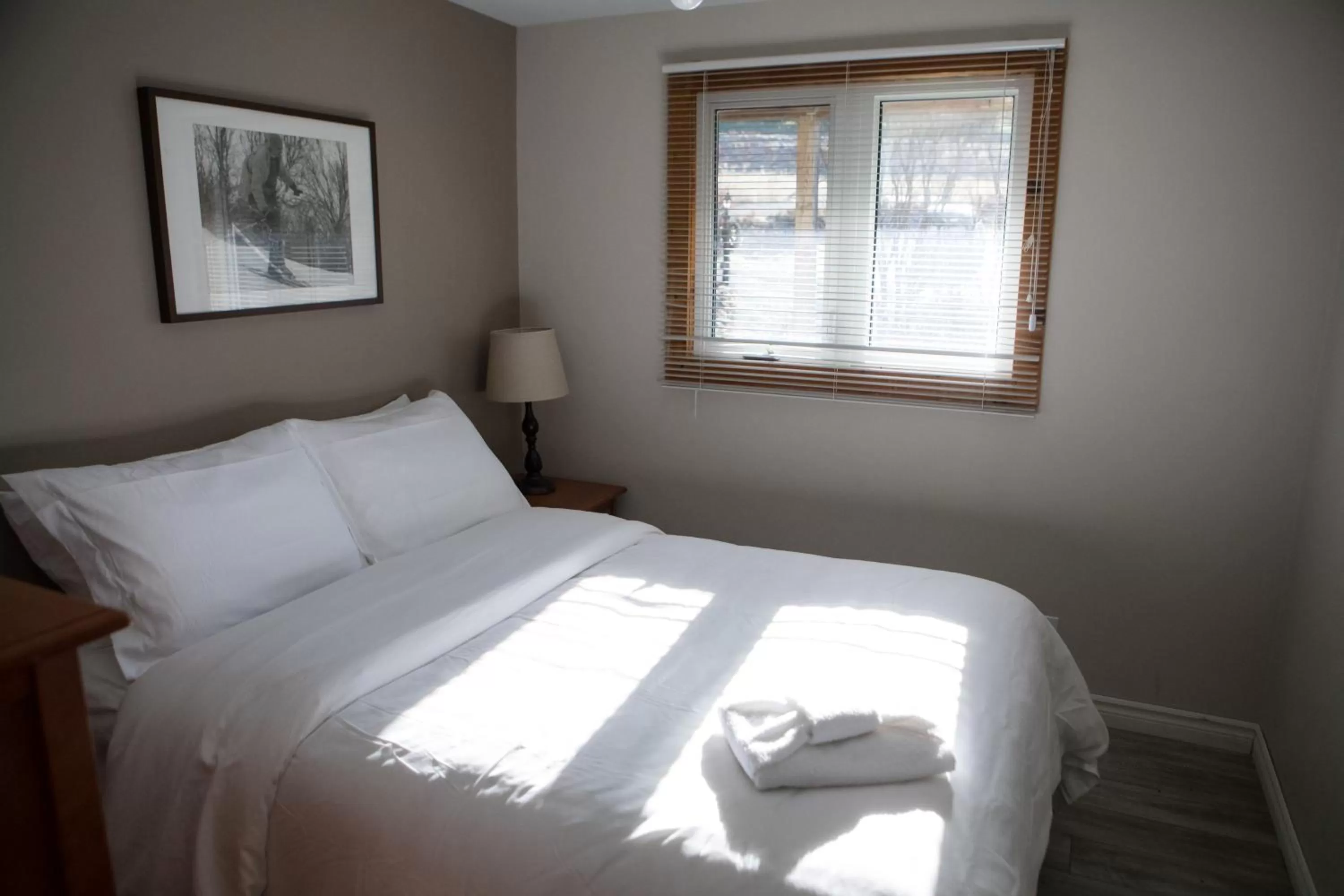 Bed in Le Montagnard, Auberge Hôtel & Chalets