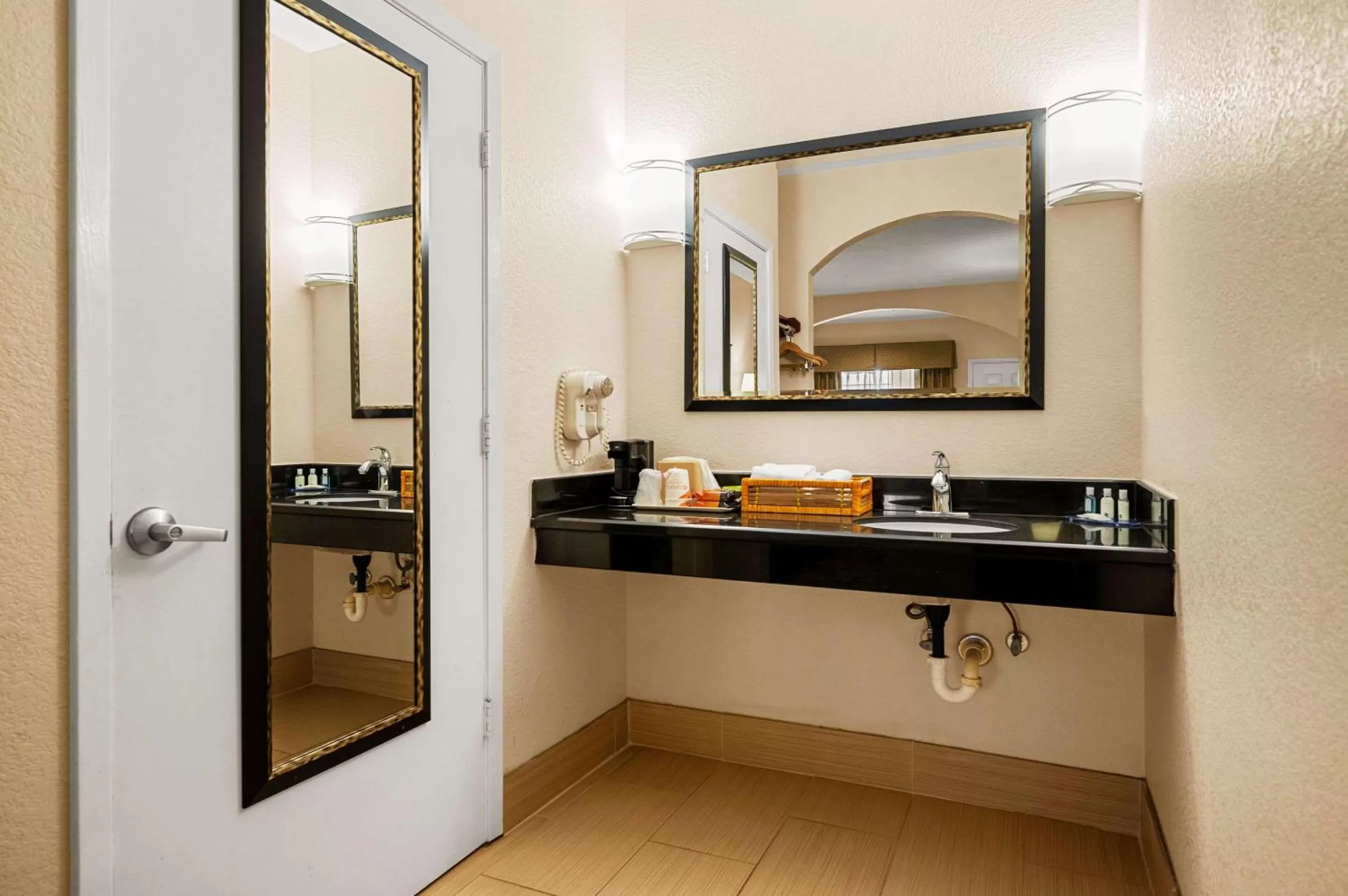 Bedroom in Quality Inn & Suites Houston Northwest - Cypress