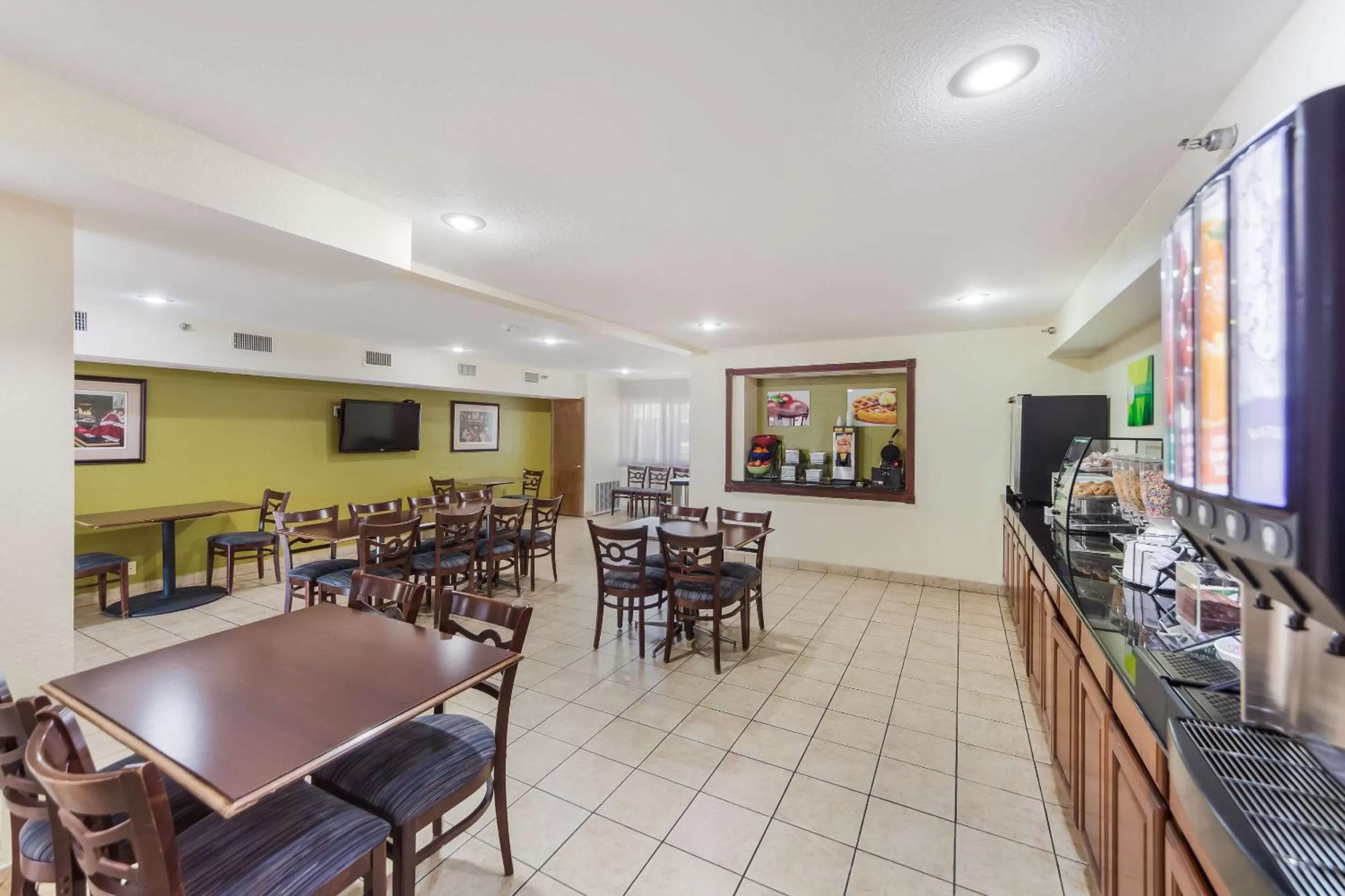 Restaurant/places to eat in Quality Inn Lincoln Cornhusker