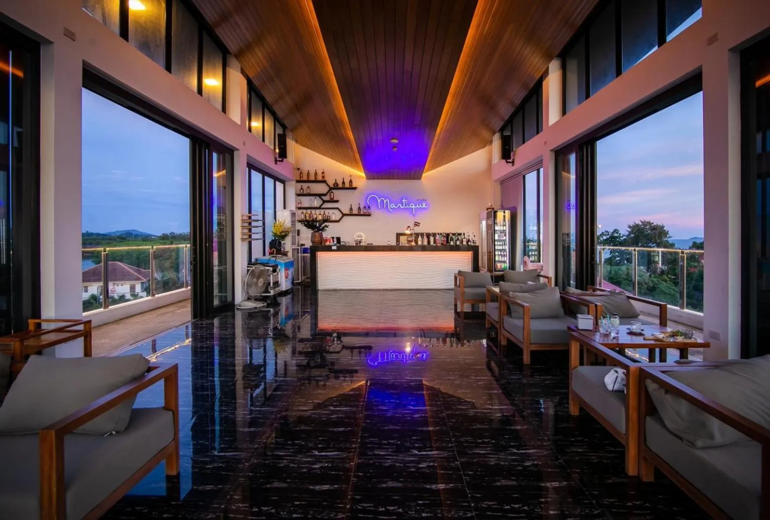 Restaurant/places to eat in Tique Series Boutique Resort (SHA Extra Plus)