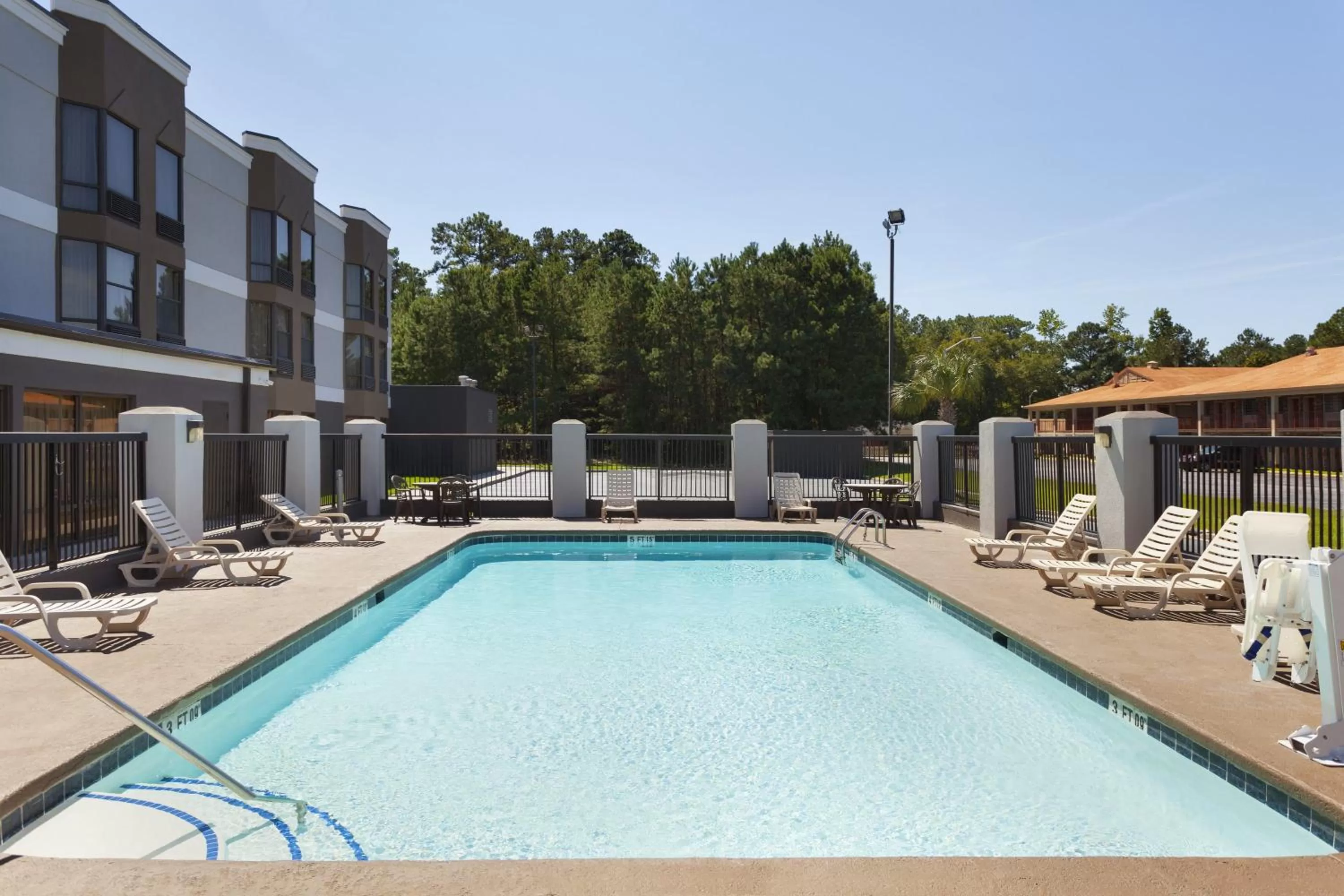 Swimming pool in Country Inn & Suites by Radisson, Florence, SC
