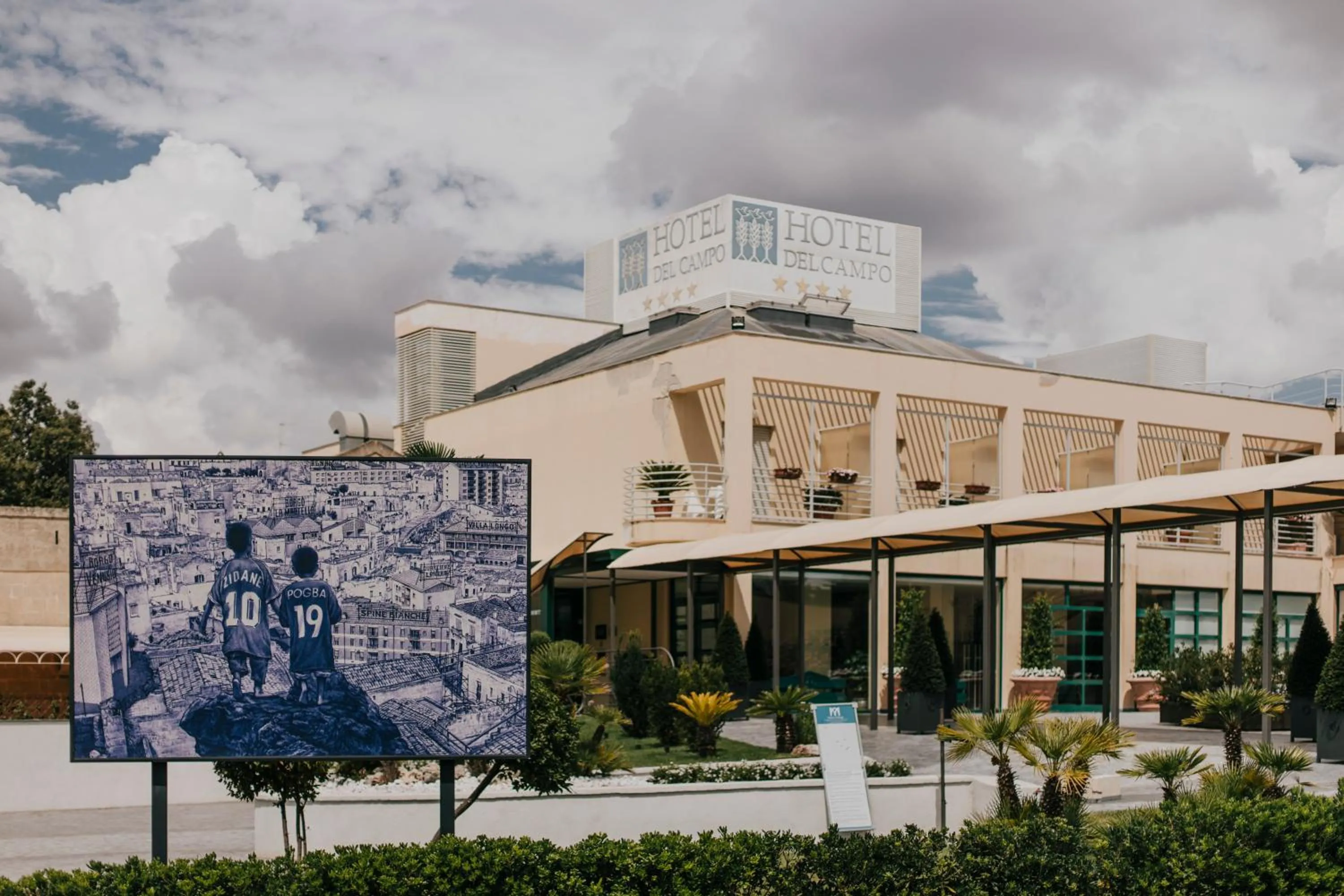 Facade/entrance in Hotel Del Campo