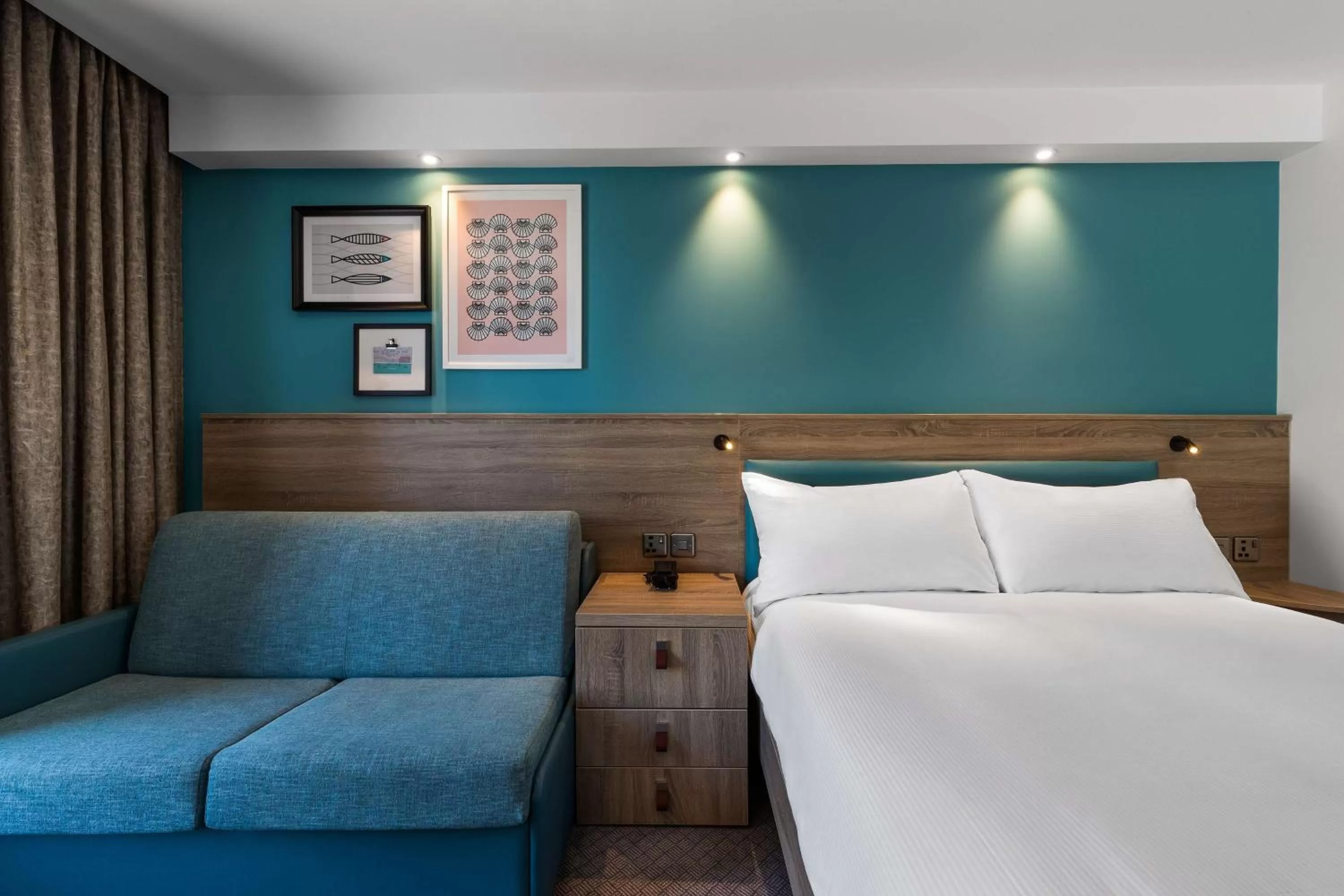 Living room, Bed in Hampton By Hilton Torquay