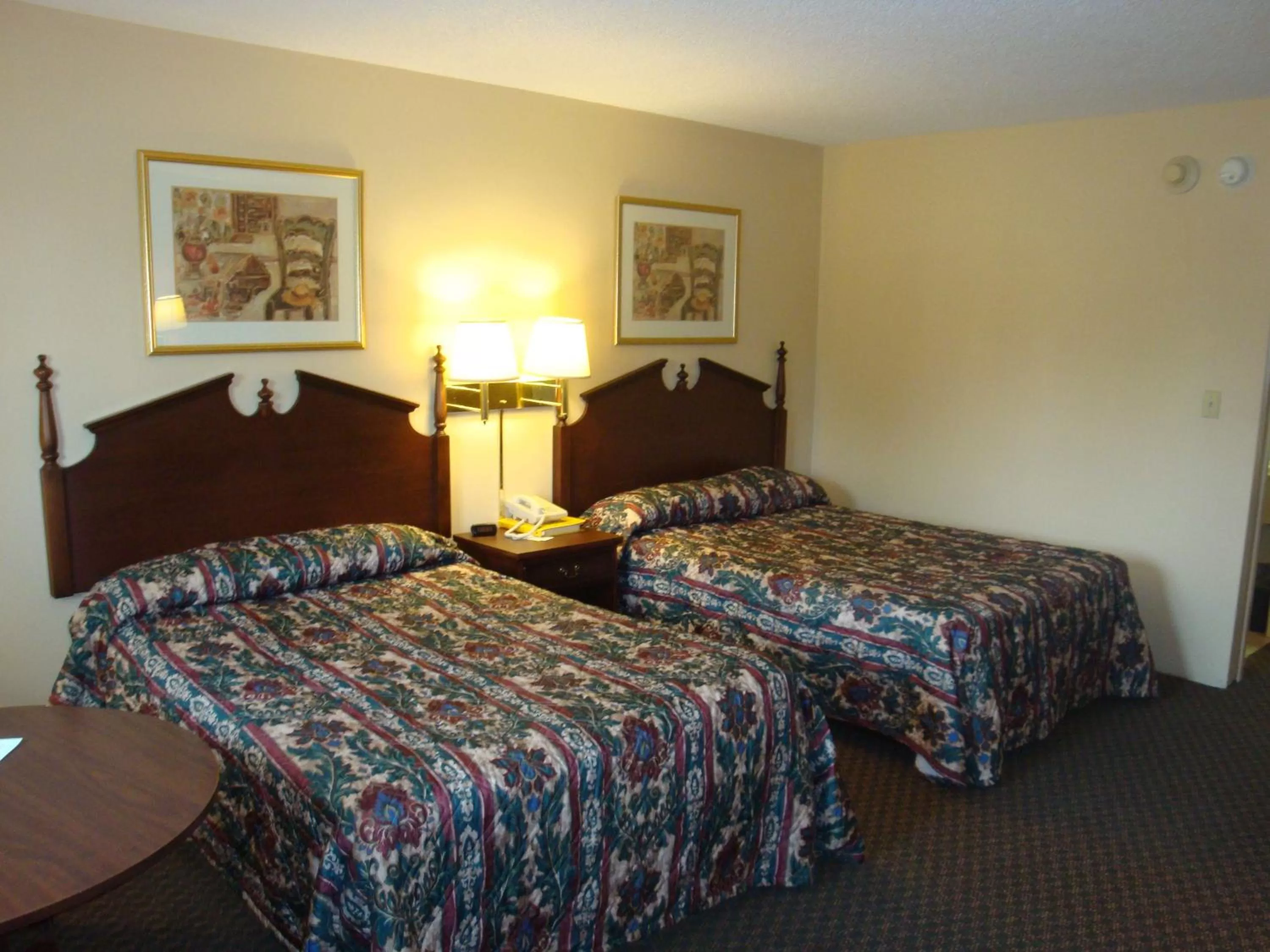 Photo of the whole room, Bed in Wilmington Inn
