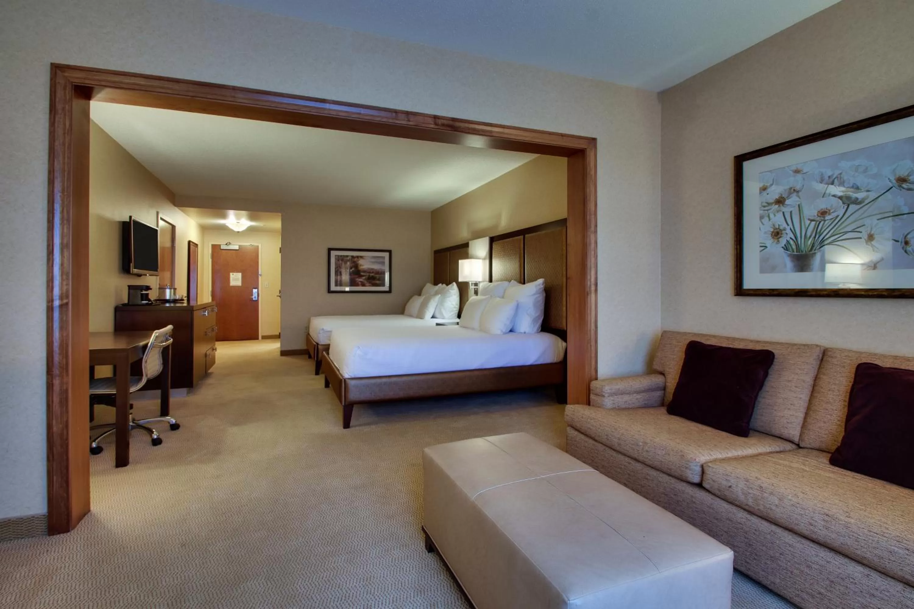 Photo of the whole room, Bed in The Inn at Charles Town / Hollywood Casino