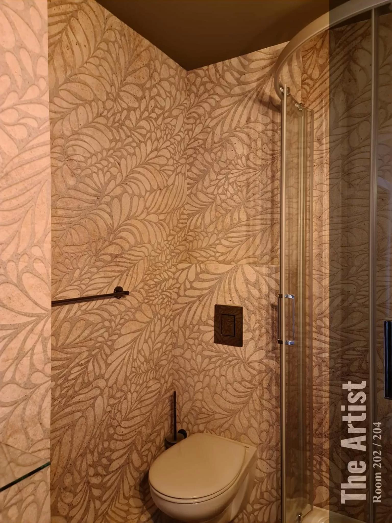 Shower in The Henry Self Check-In Guesthouse