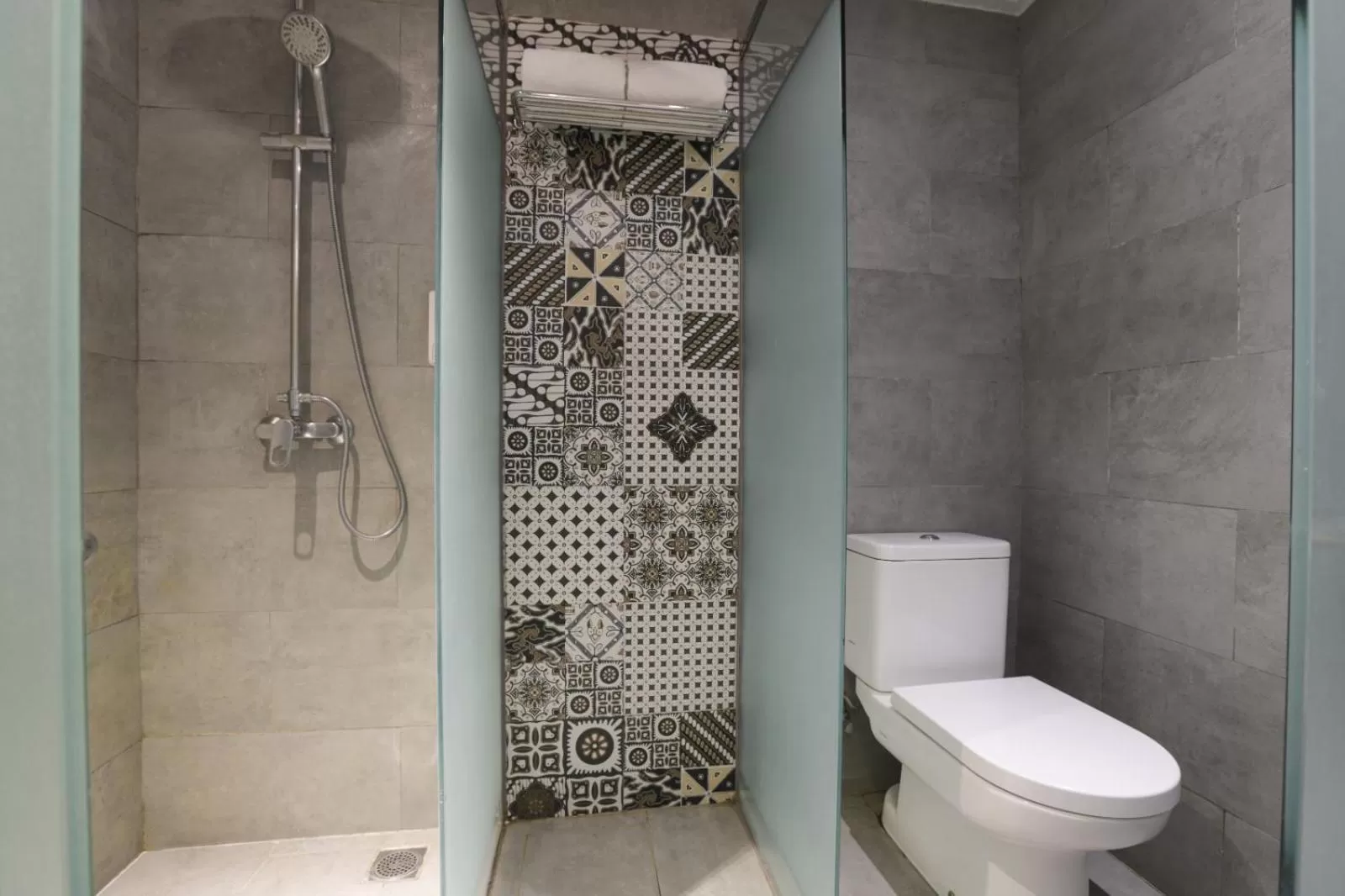 Bathroom in Malyabhara Hotel