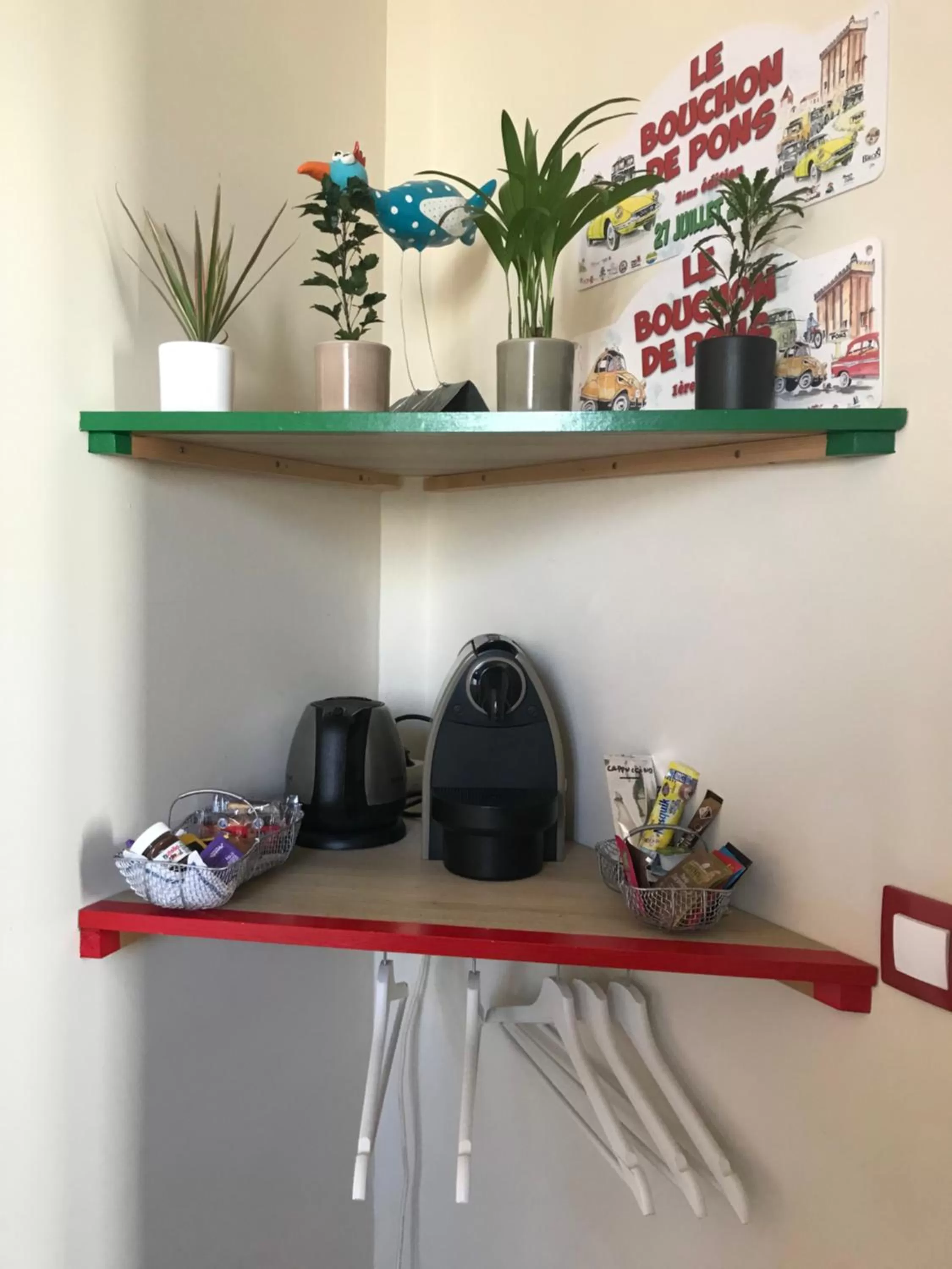 Coffee/tea facilities in Saint James House