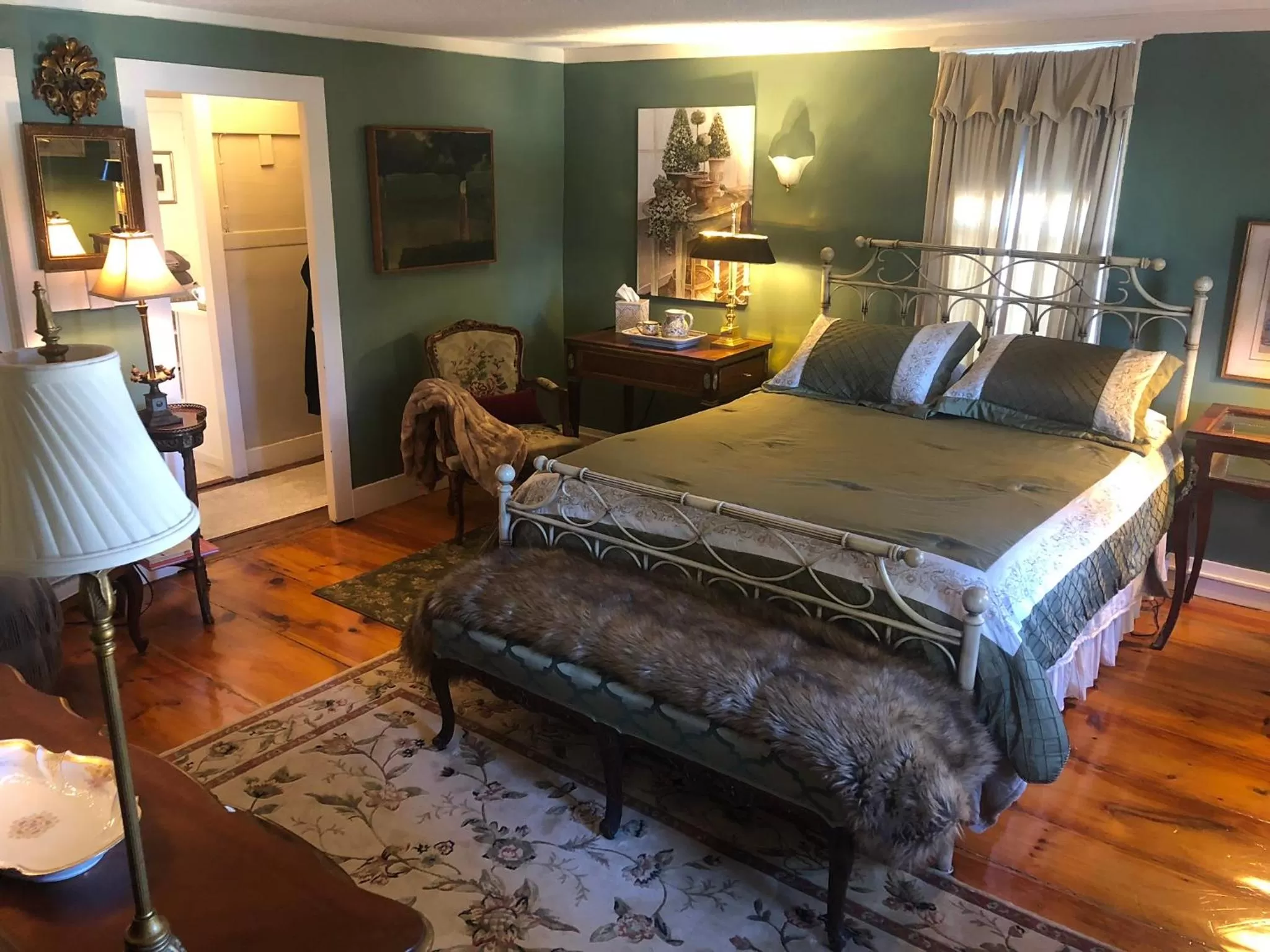 One-Bedroom Suite in Silvershell Inn
