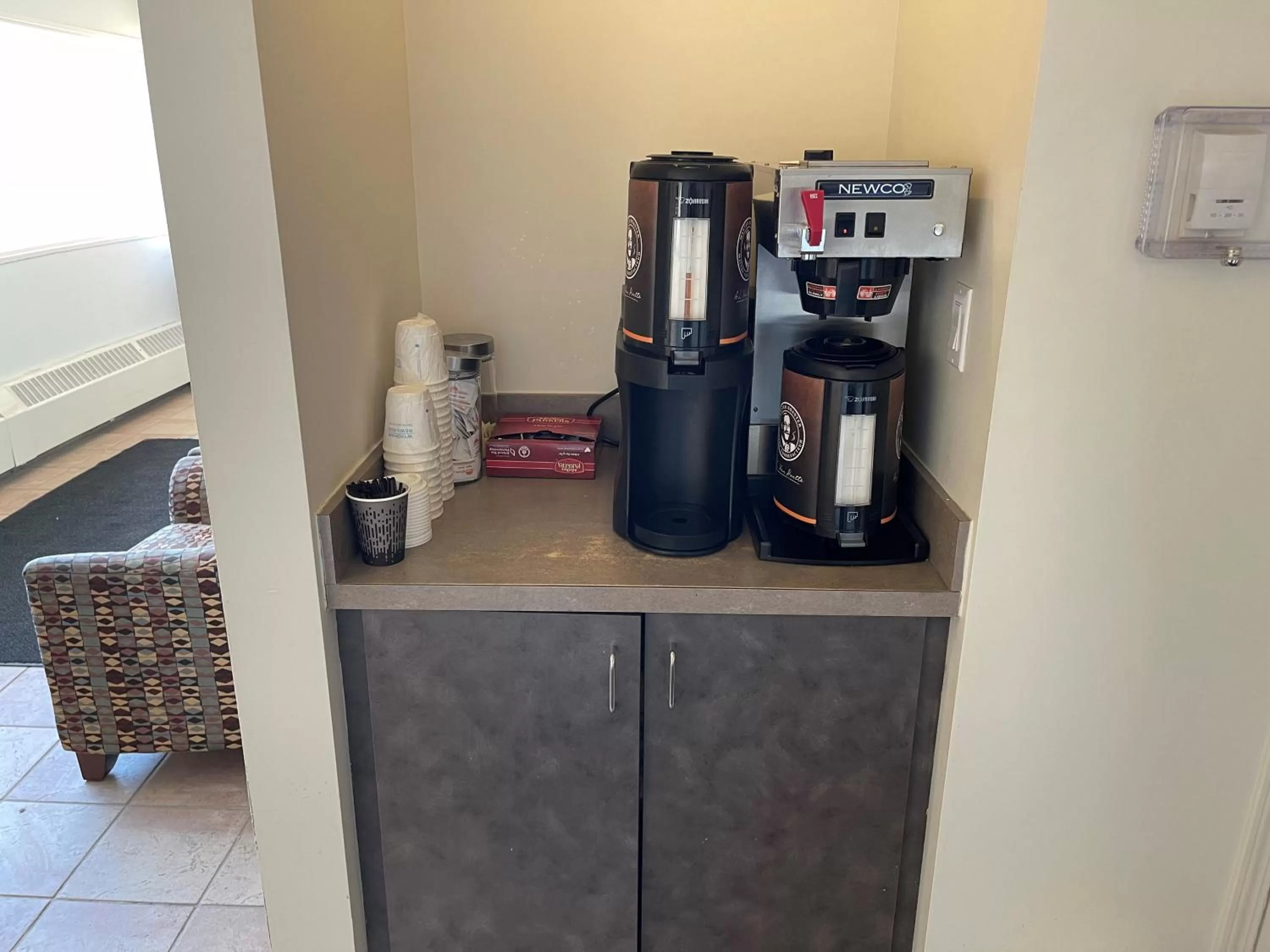 Coffee/tea facilities in Travelodge by Wyndham Fort St John