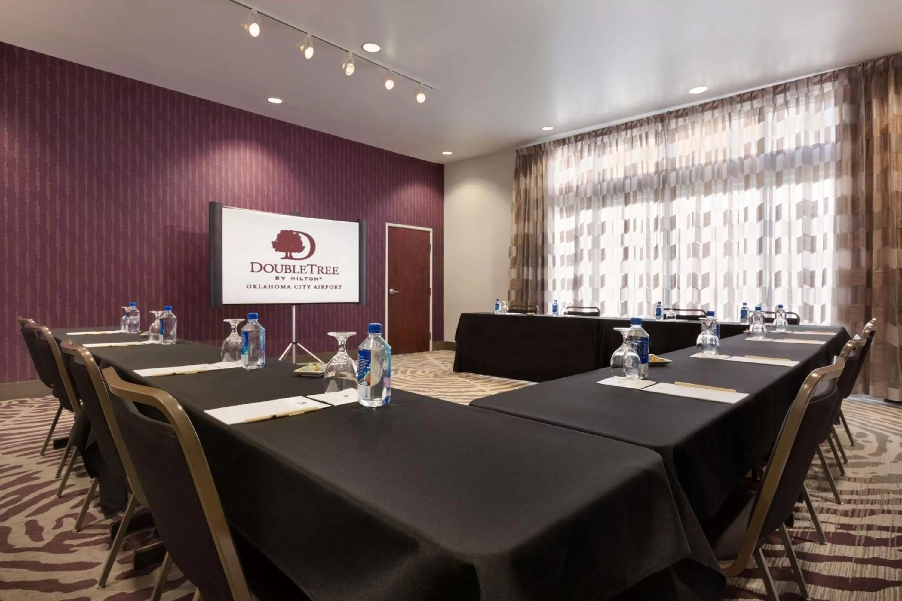 Meeting/conference room in DoubleTree by Hilton Hotel Oklahoma City Airport