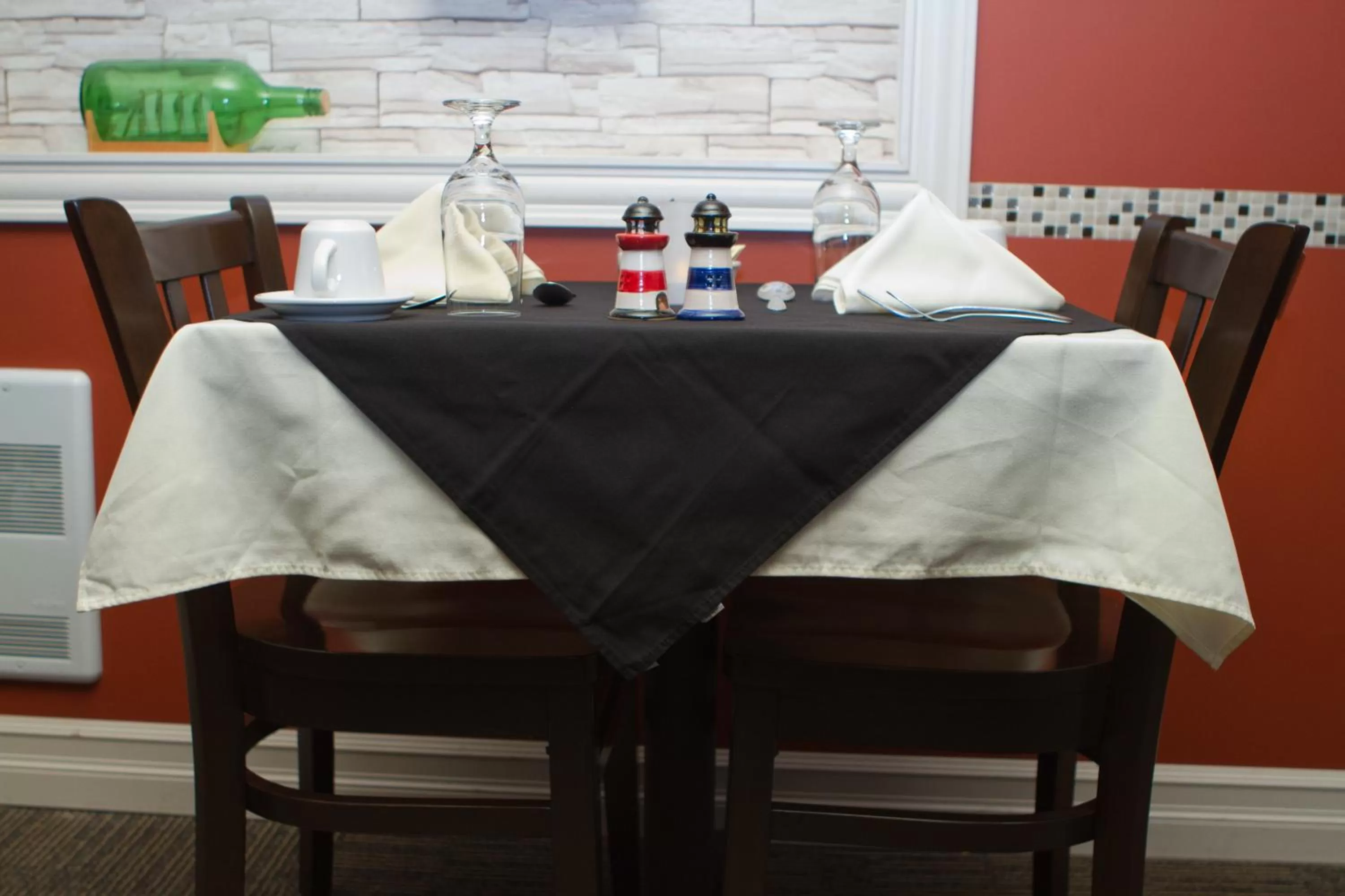 Restaurant/Places to Eat in Restland Motel