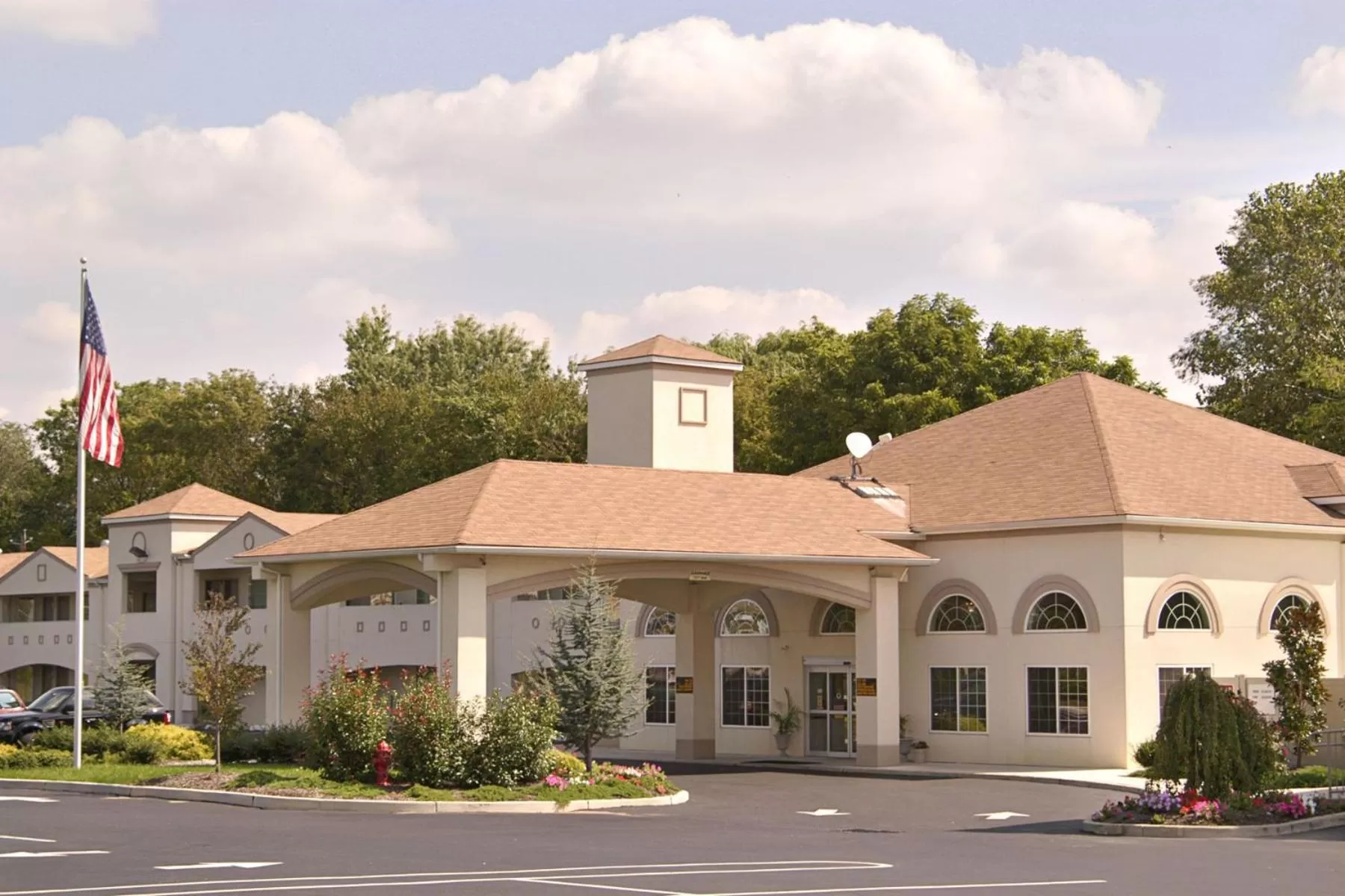 Facade/entrance in Days Inn & Suites by Wyndham Cherry Hill - Philadelphia
