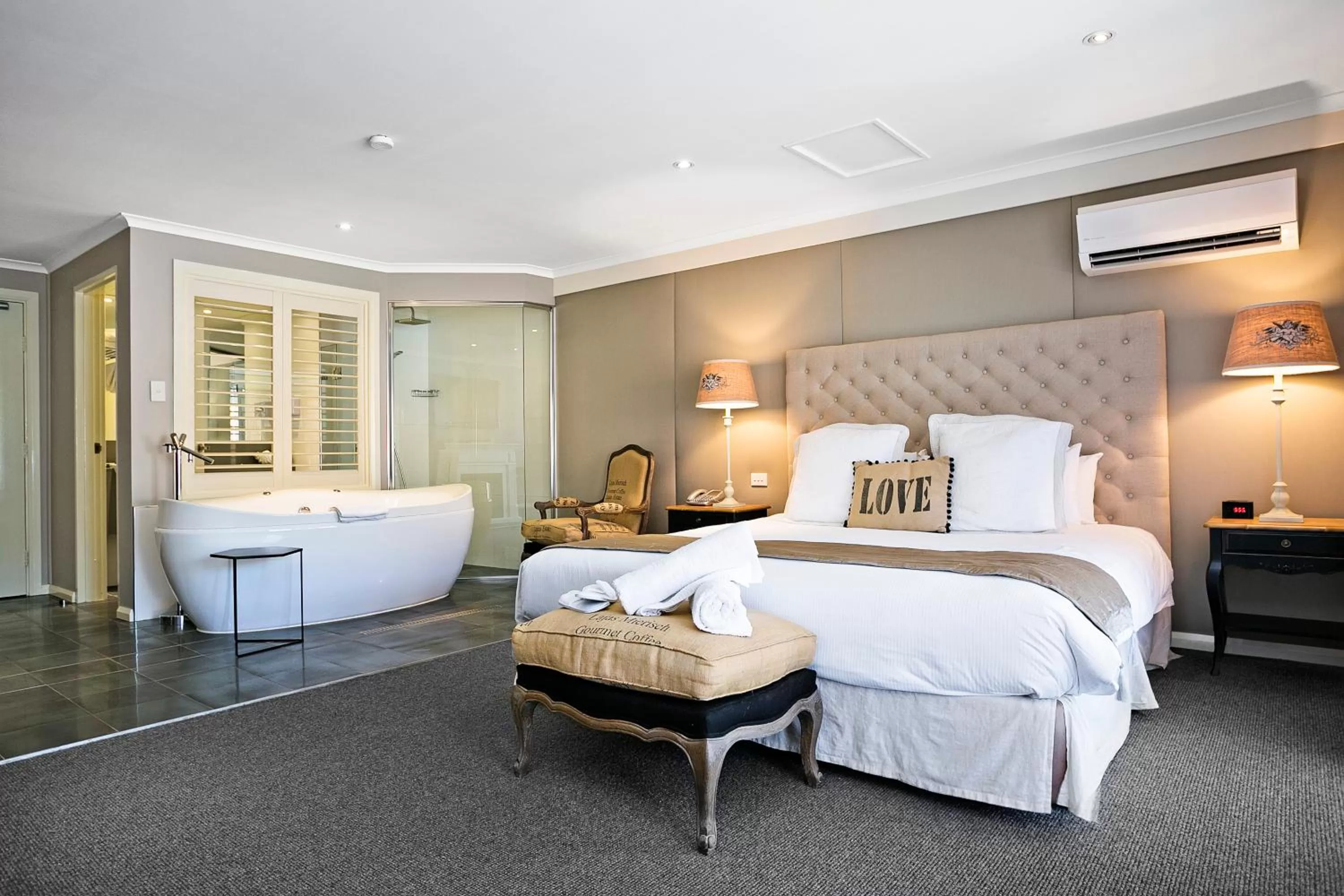 Bed in Best Western Sanctuary Inn