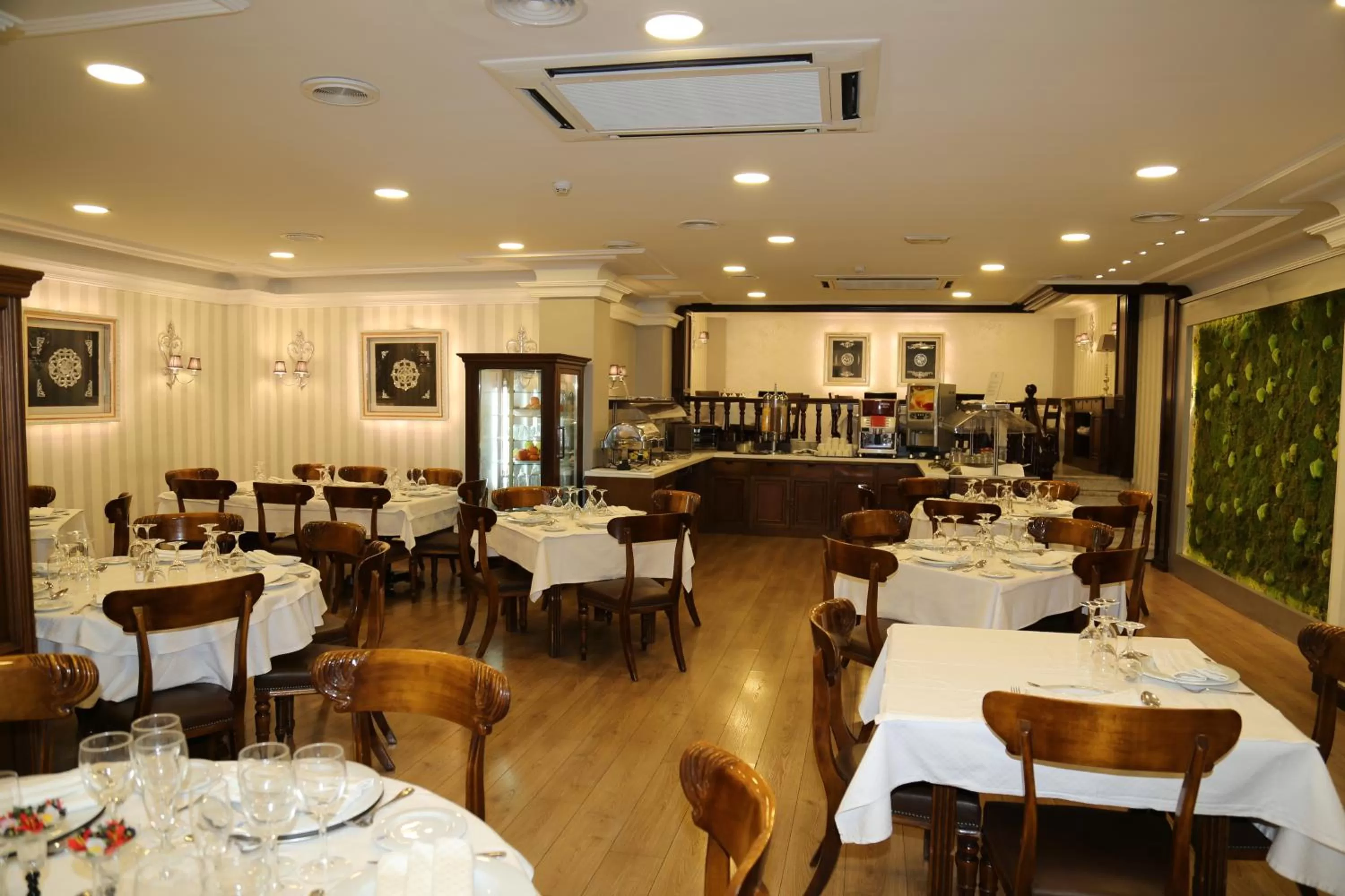 Restaurant/places to eat in Princesa Ana