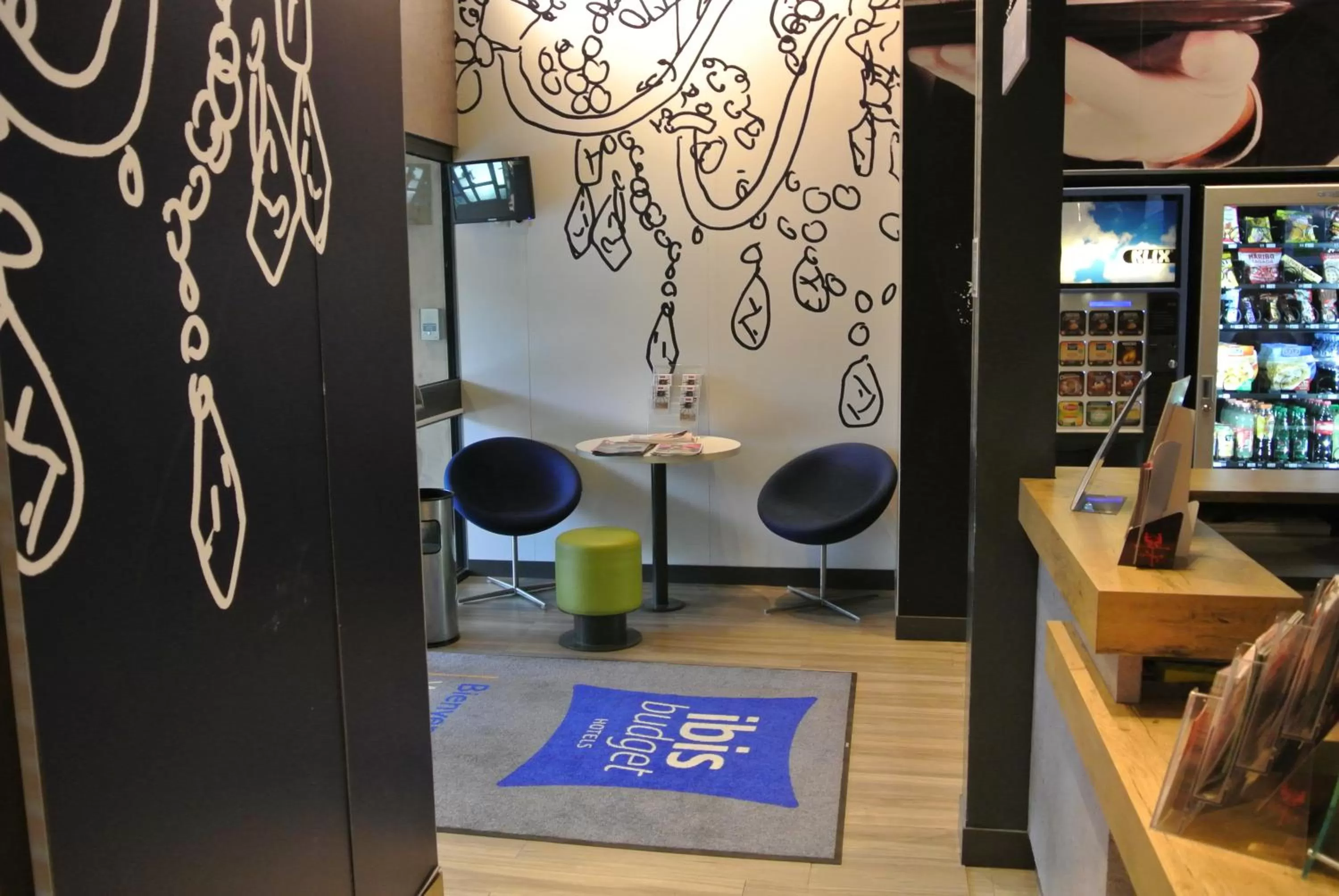 Property building, Lobby/Reception in ibis budget Marne la Vallée Bry sur Marne