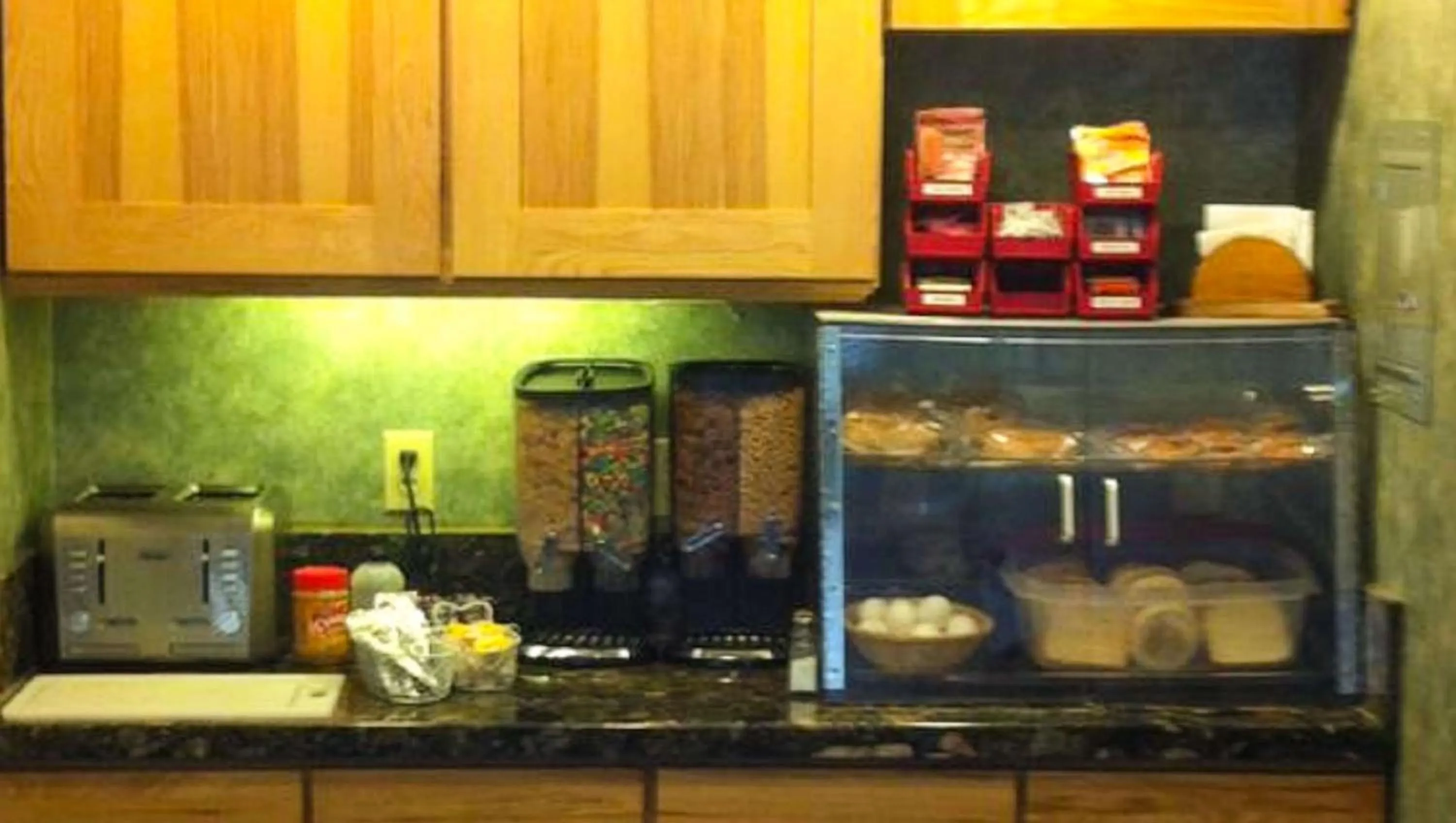 Breakfast in Magnuson Hotel Ely