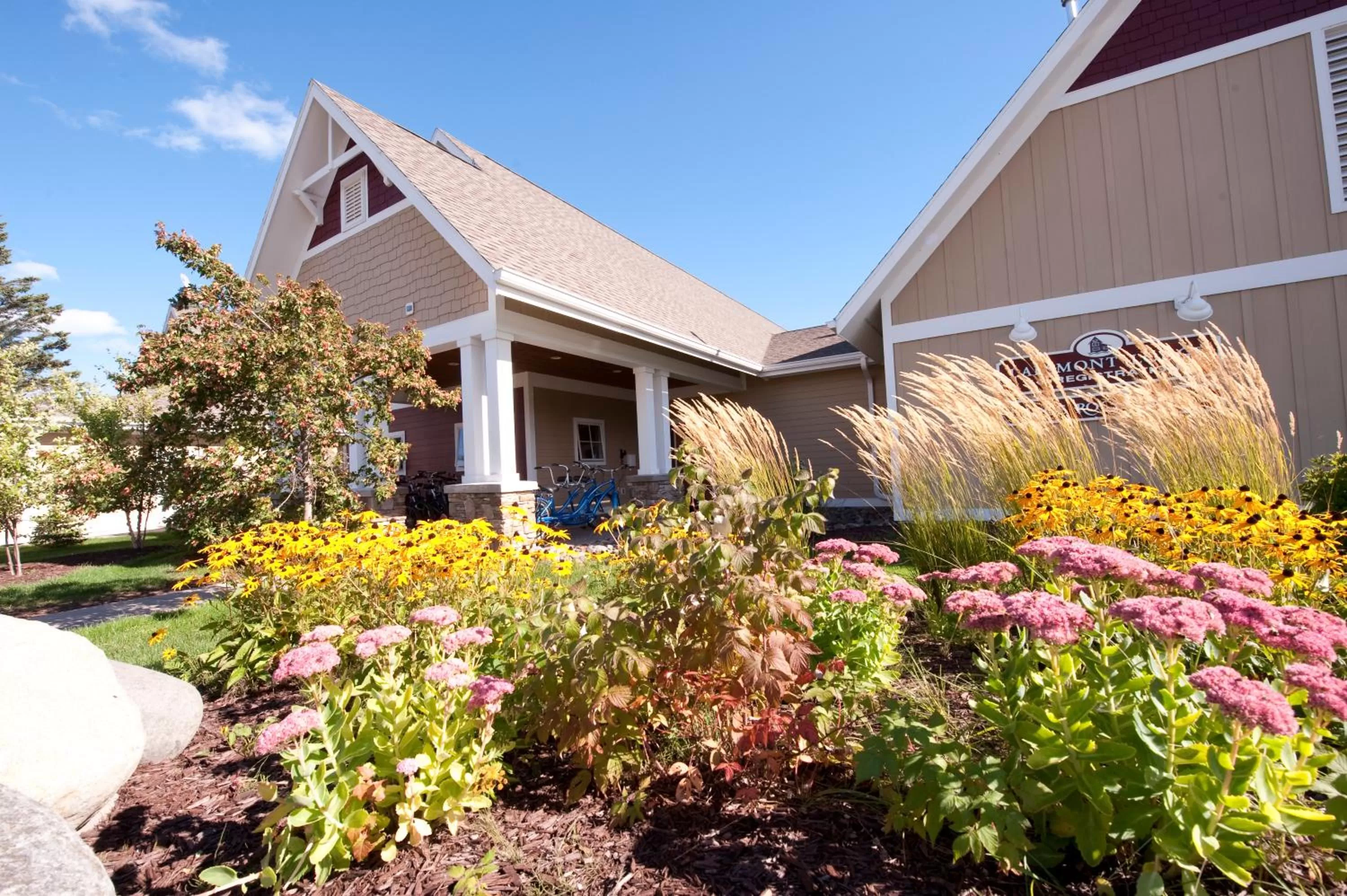 Property building in Larsmont Cottages