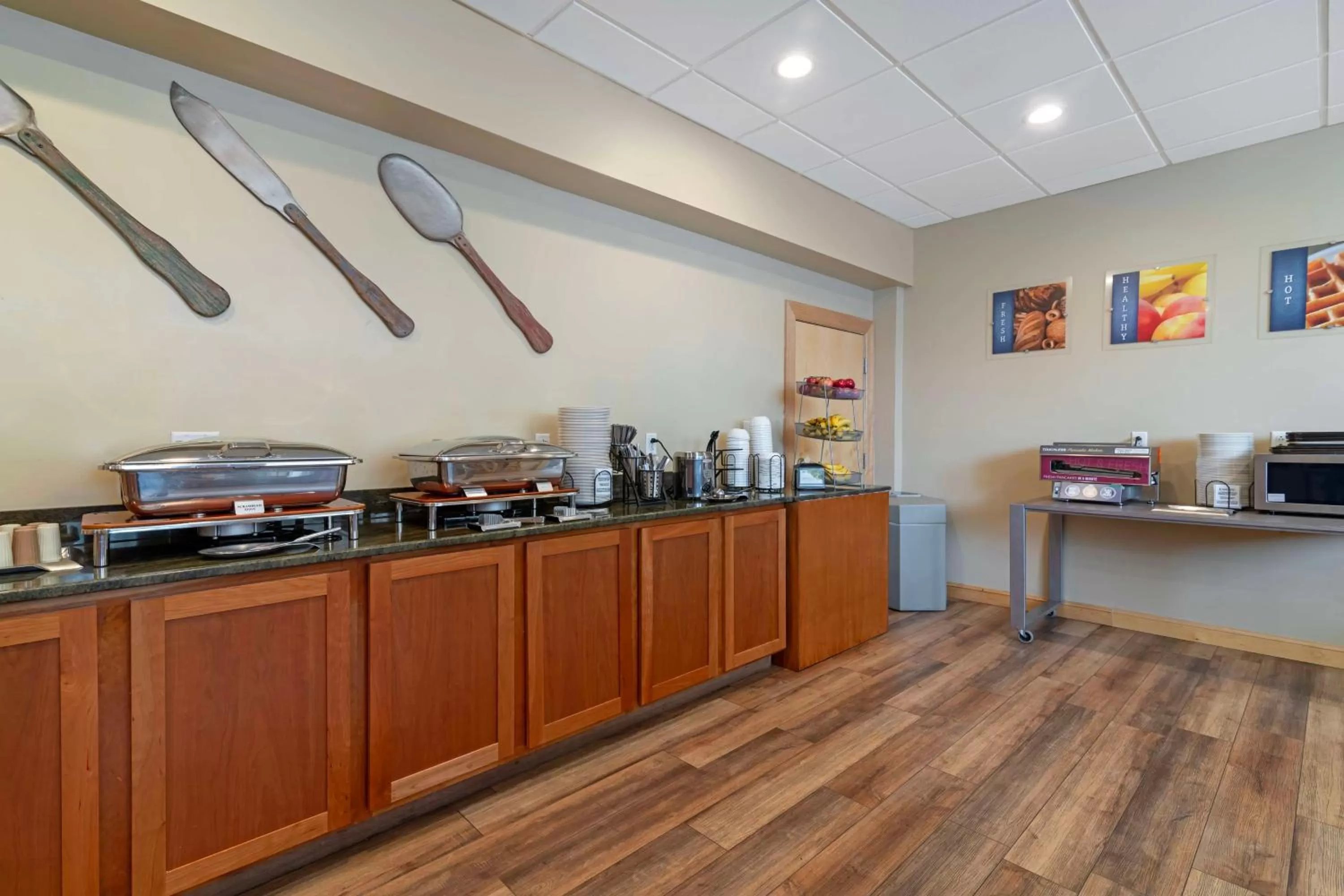 Breakfast in Best Western Plus Windjammer Inn & Conference Center