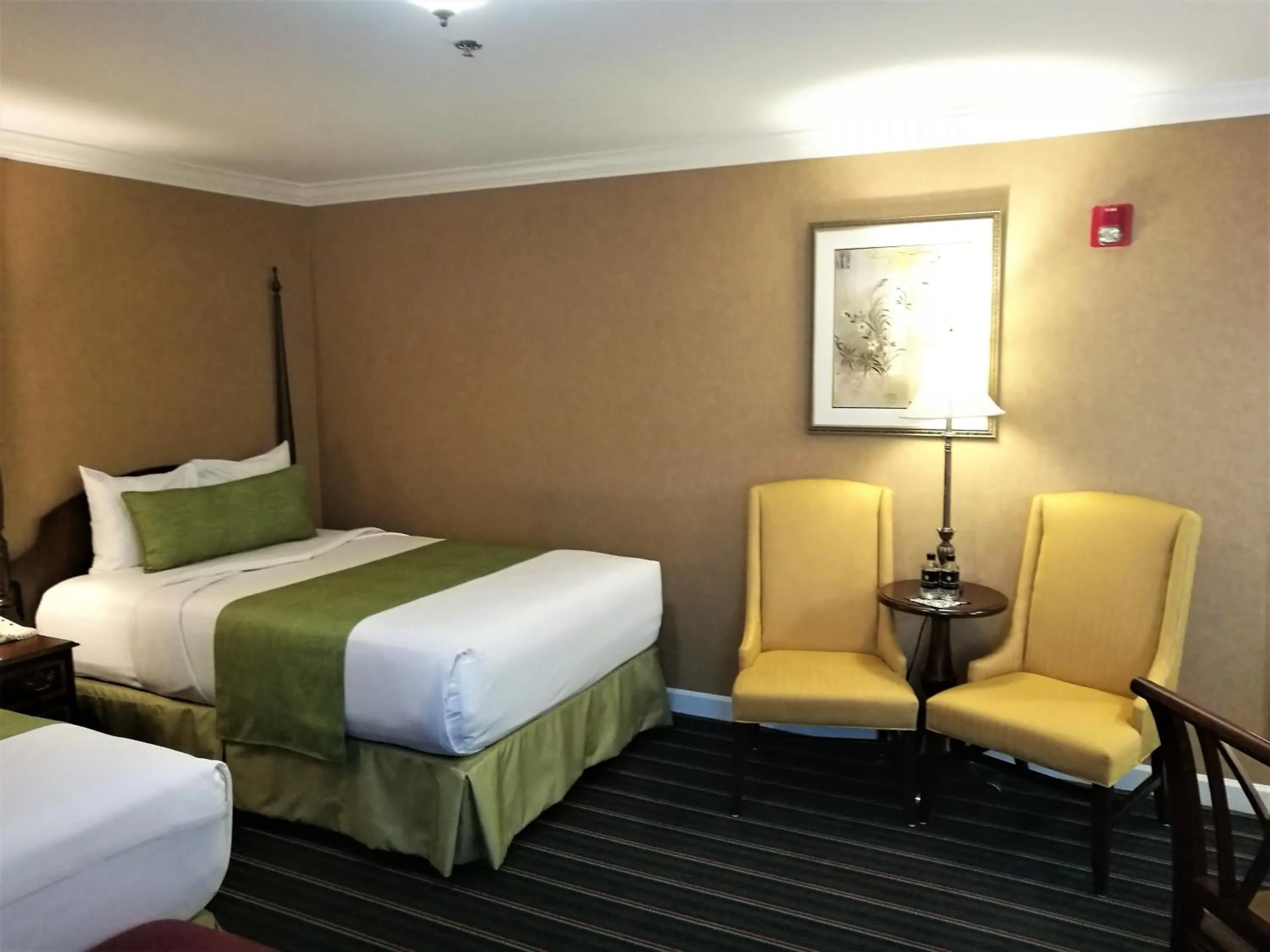 Bedroom, Bed in The Wilshire Grand Hotel