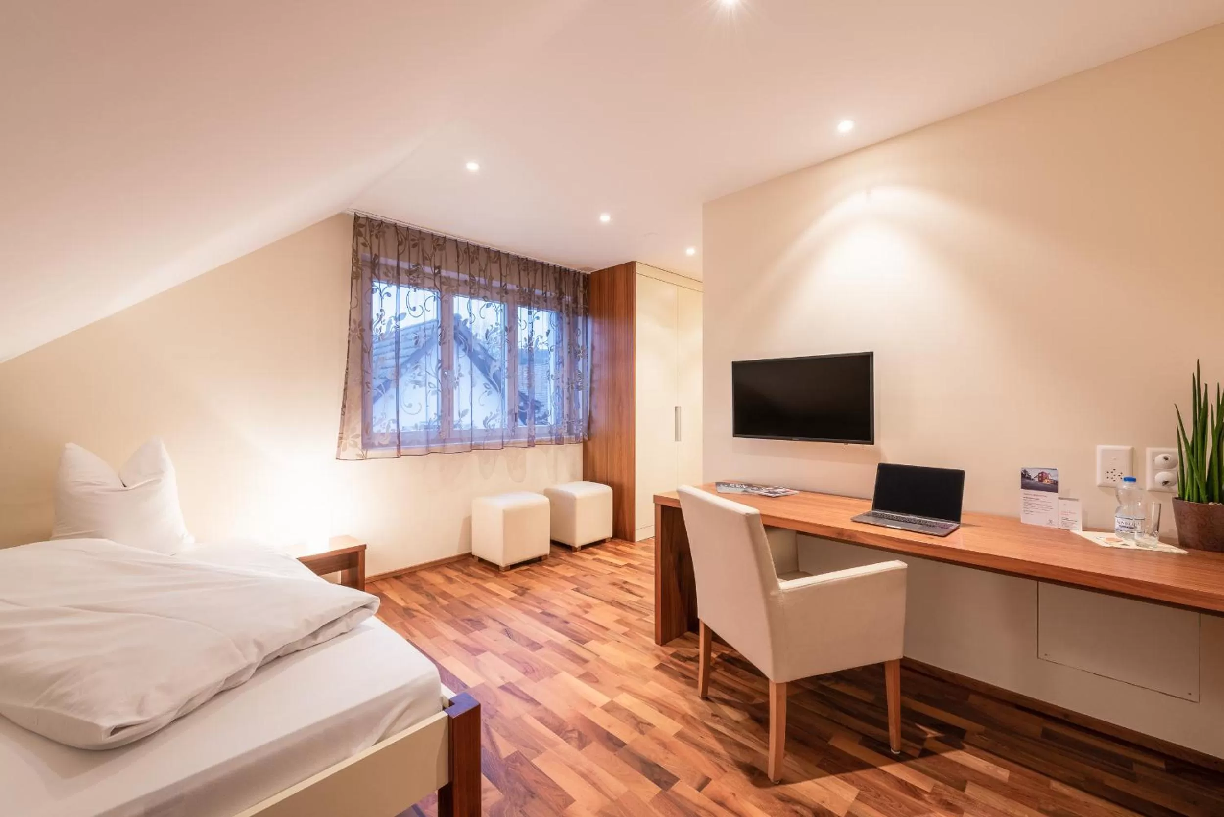 Bed in Hotel Rössli