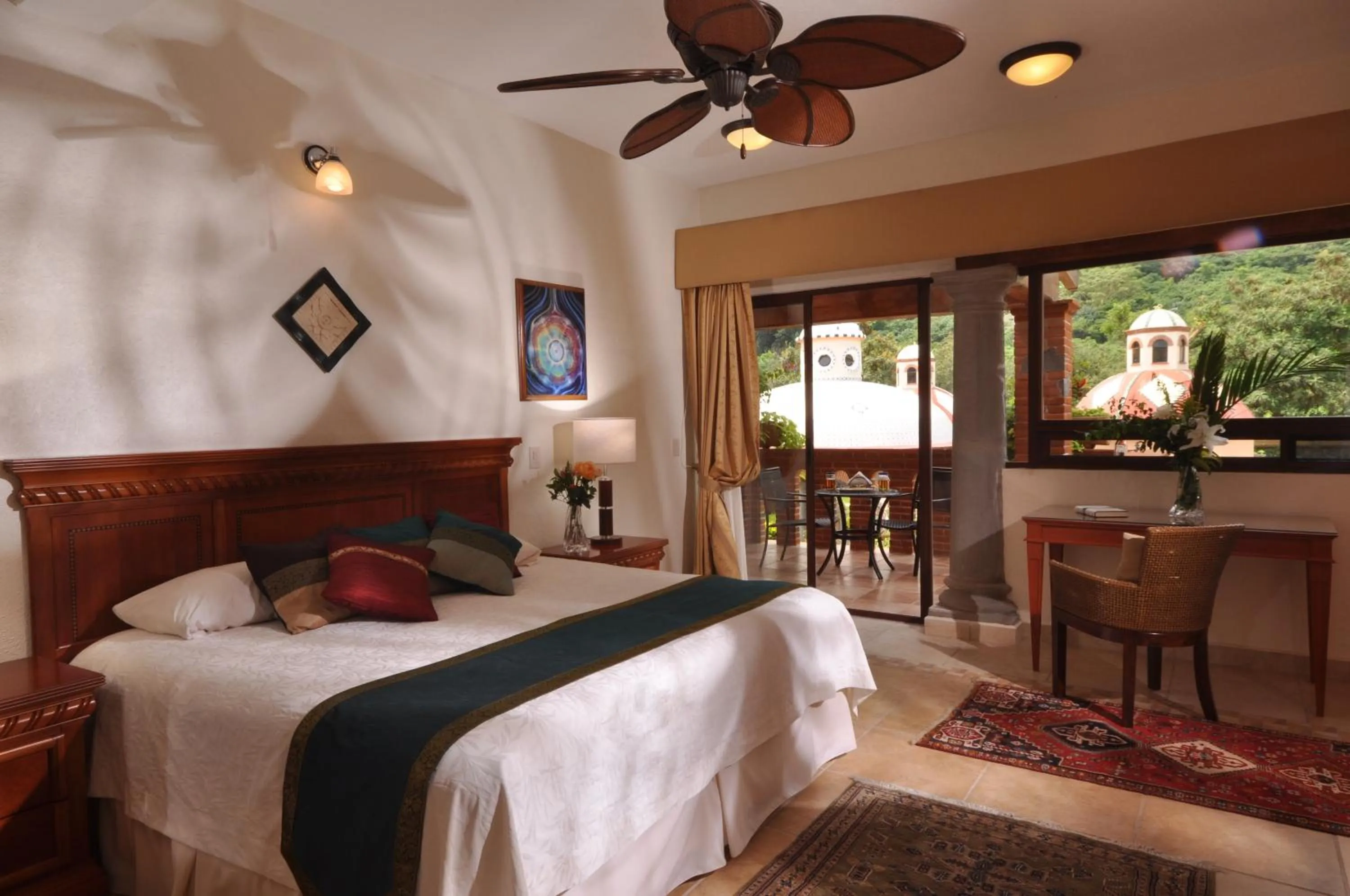 Bed in La Buena Vibra Wellness Resort & Spa