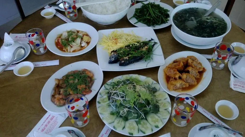 Food and drinks in Hoang Yen Canary Hotel