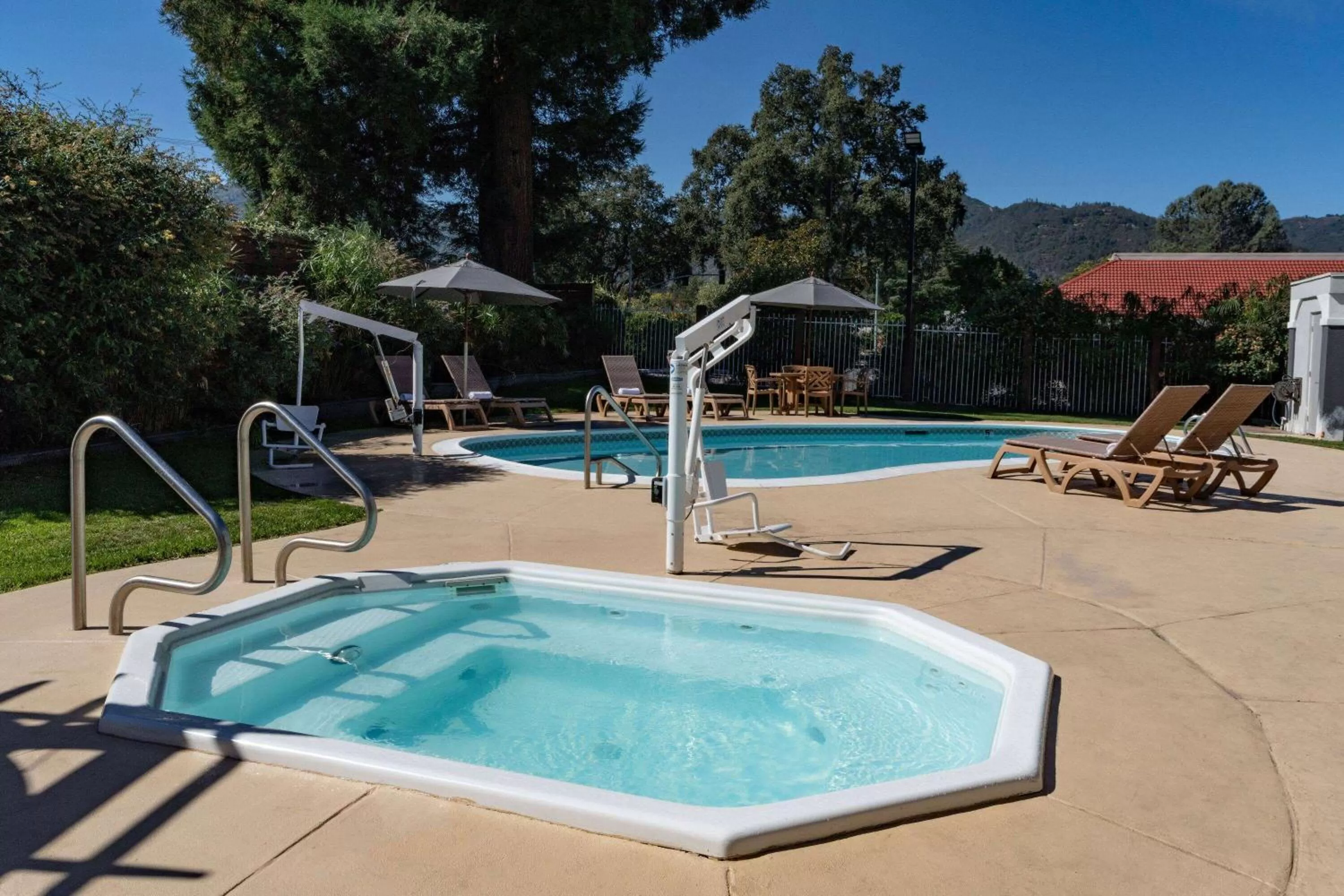 Hot Tub in Super 8 Ukiah by Wyndham