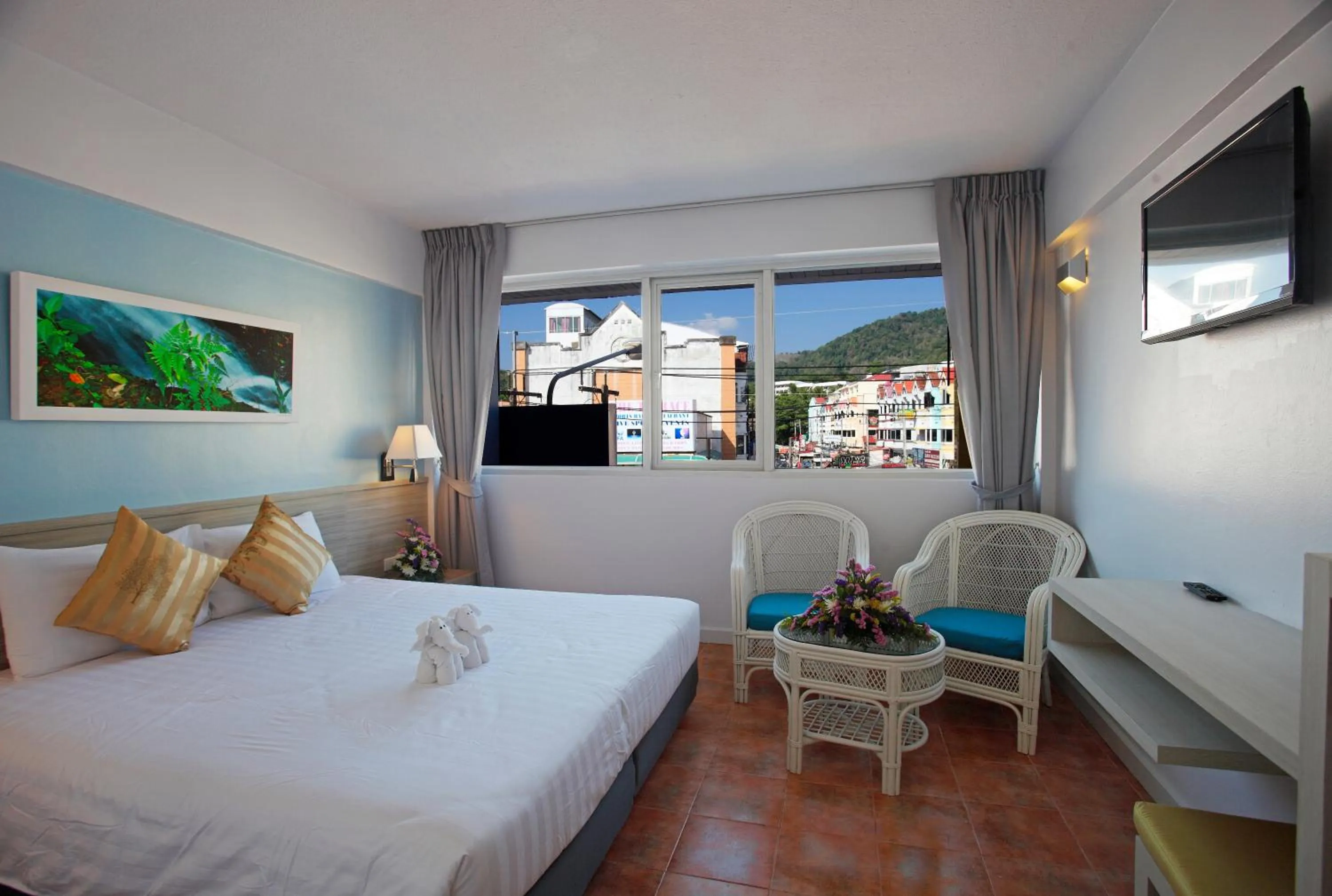 Photo of the whole room, Bed in ON Hotel Phuket - SHA