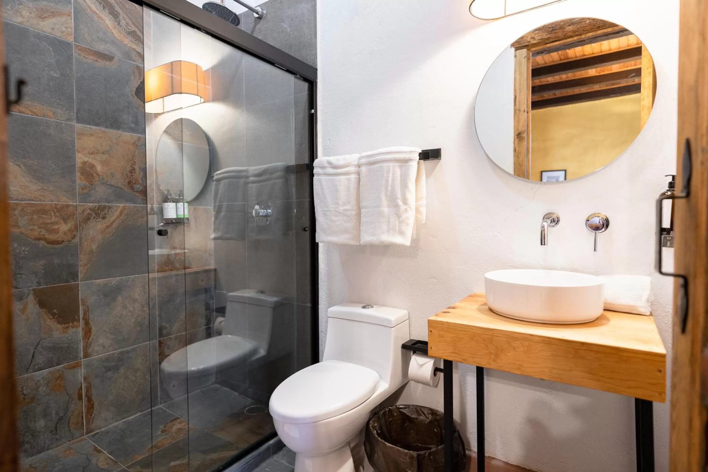 Shower in Casa I. Madero