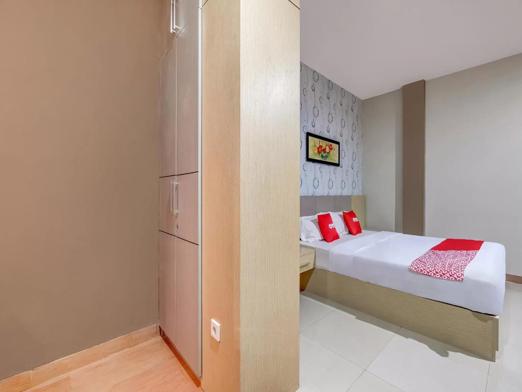 Deluxe Double Room in OYO Flagship Tembok Batu Residence