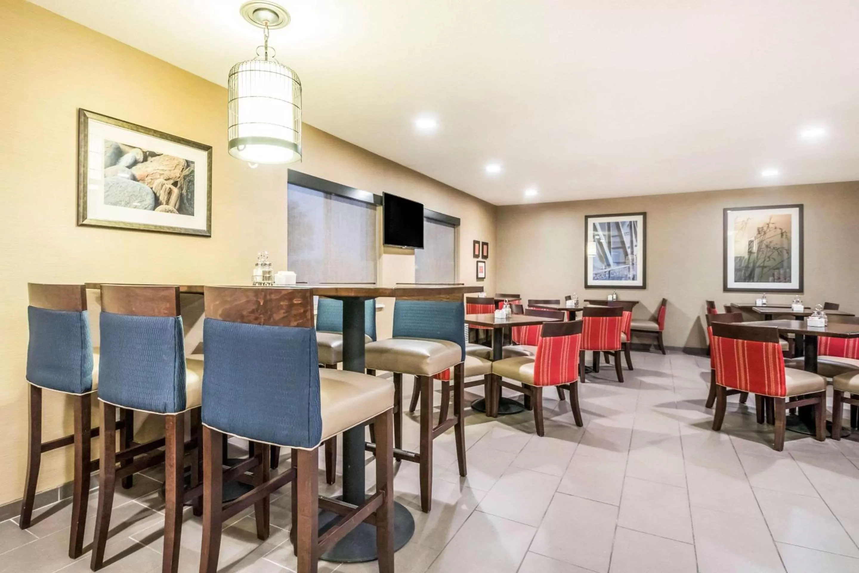 Restaurant/places to eat in Comfort Inn Ottawa Starved Rock Area