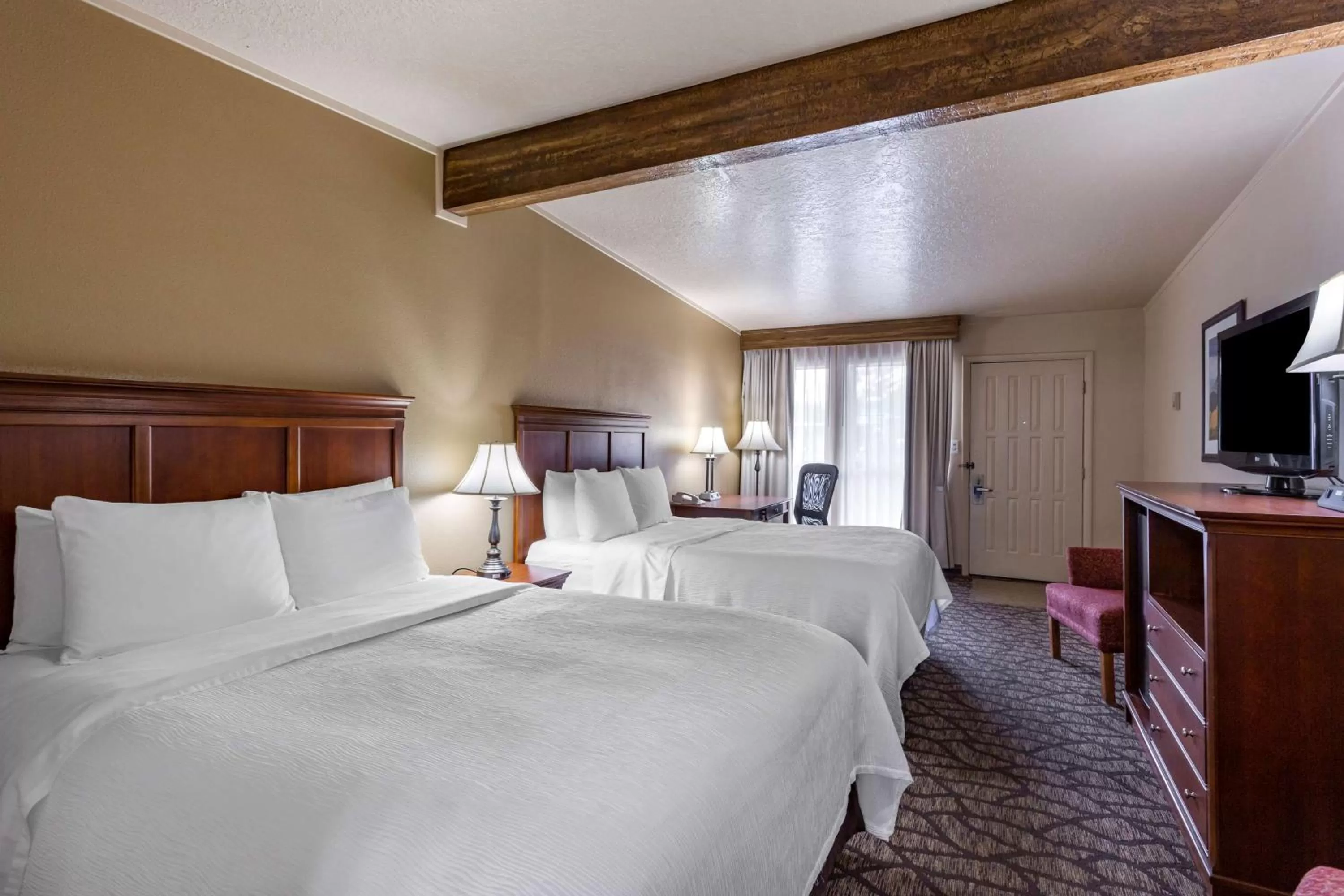 Bed in Best Western Dunmar Inn