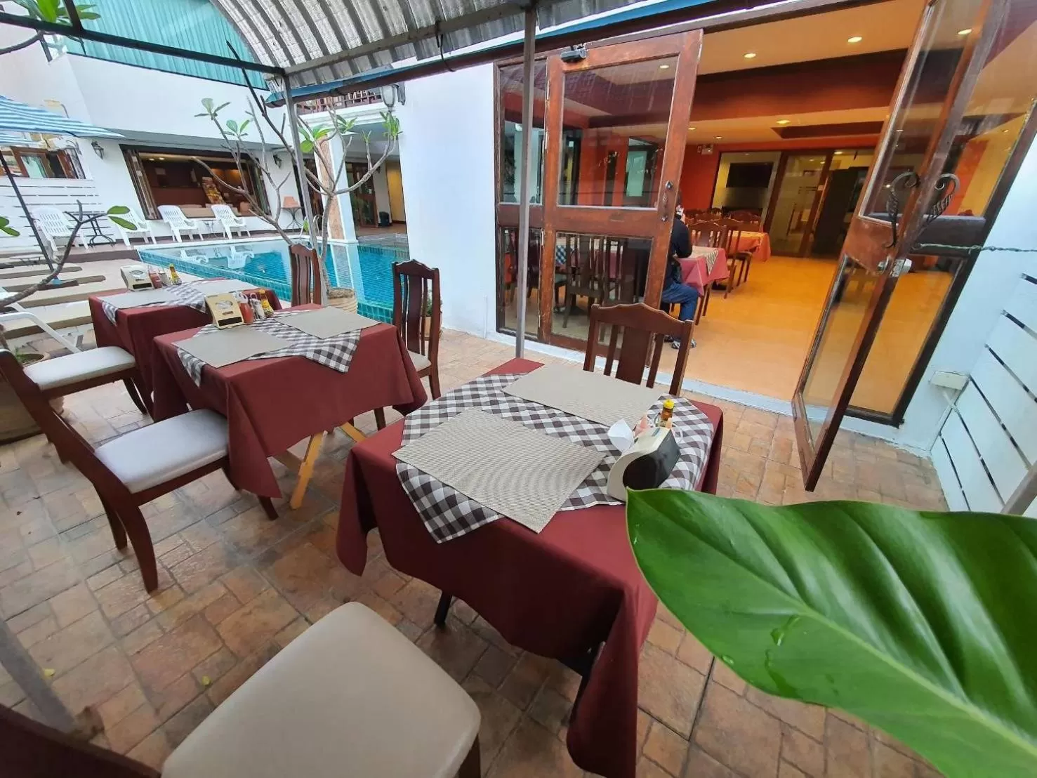 Restaurant/places to eat in Goldenbell Hotel Chiangmai