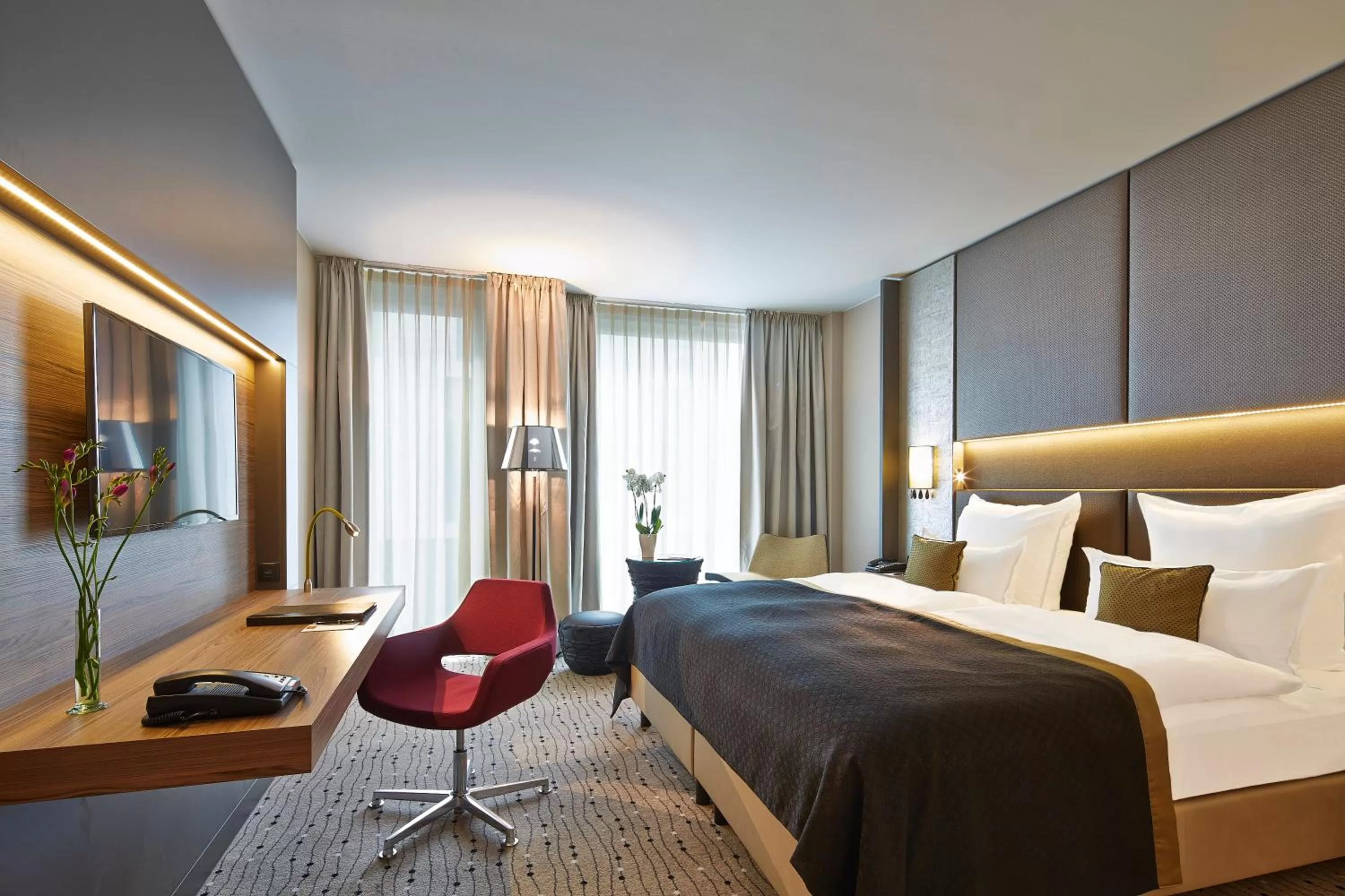 Photo of the whole room, Bed in Steigenberger Hotel Am Kanzleramt