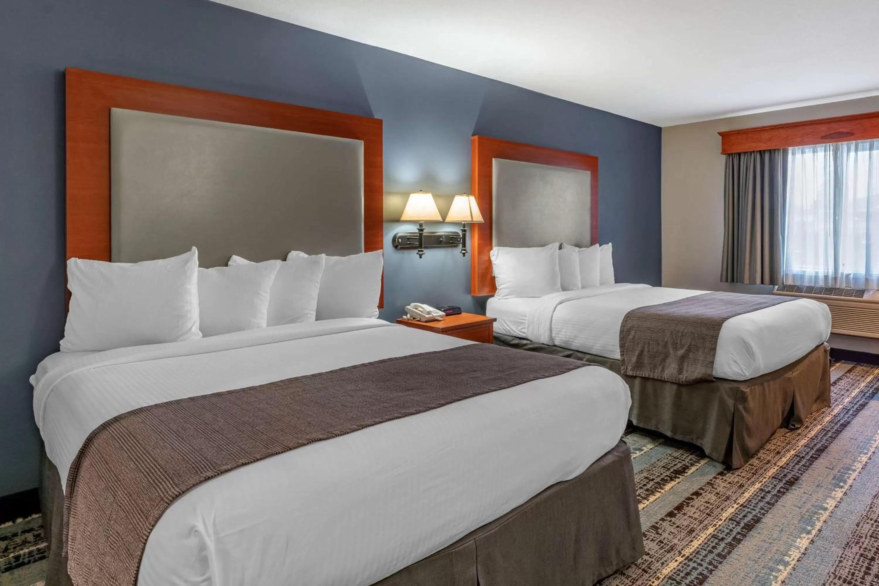 Bedroom, Bed in Best Western Newberg Inn