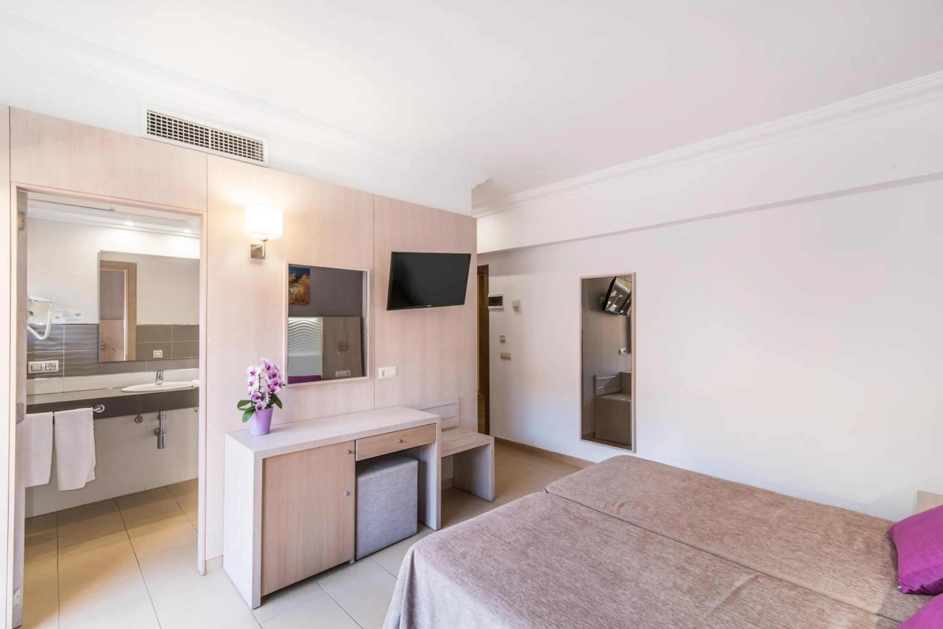 Bedroom in Hotel Baviera