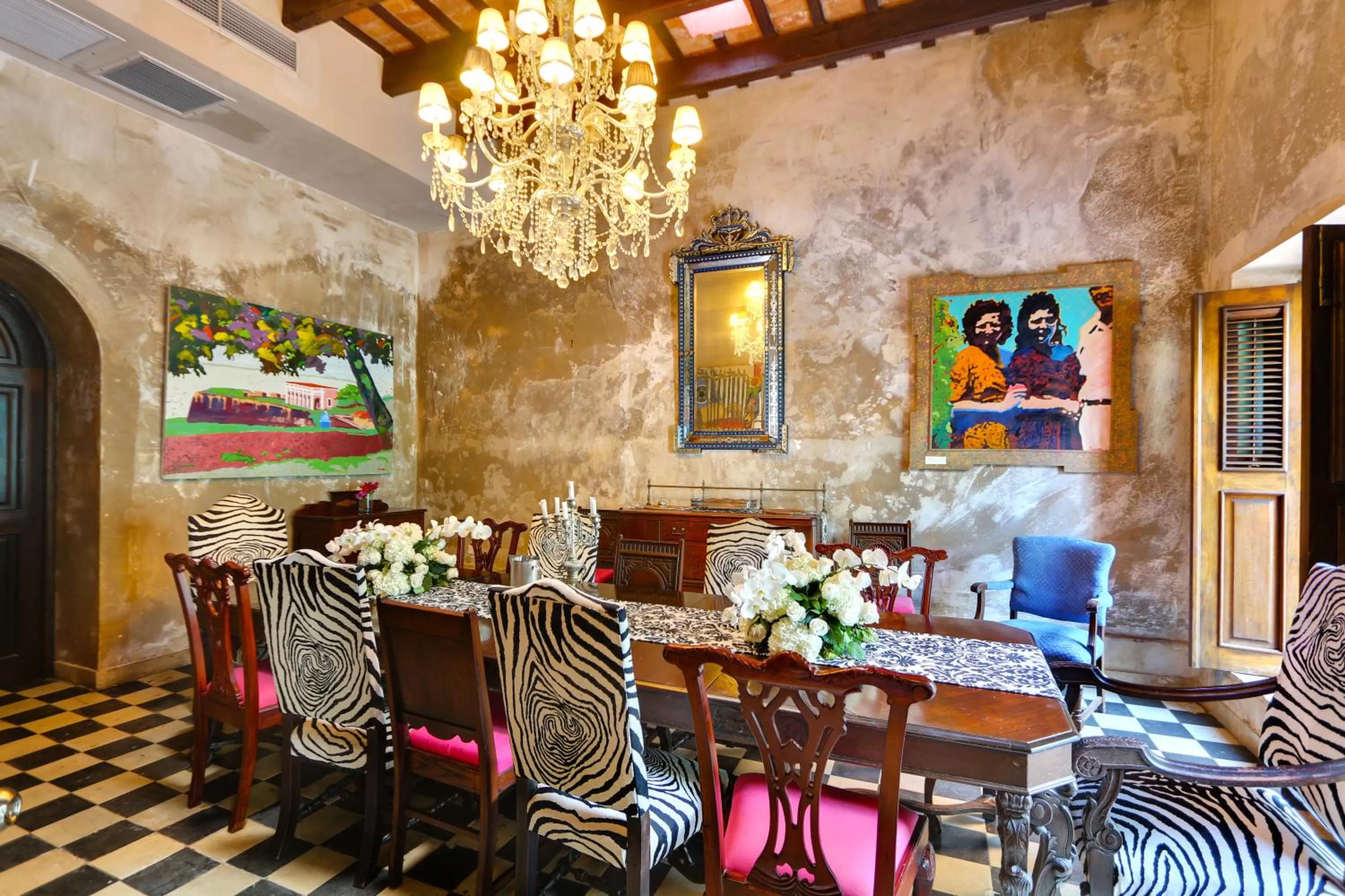 Communal lounge/ TV room in Villa Herencia Hotel