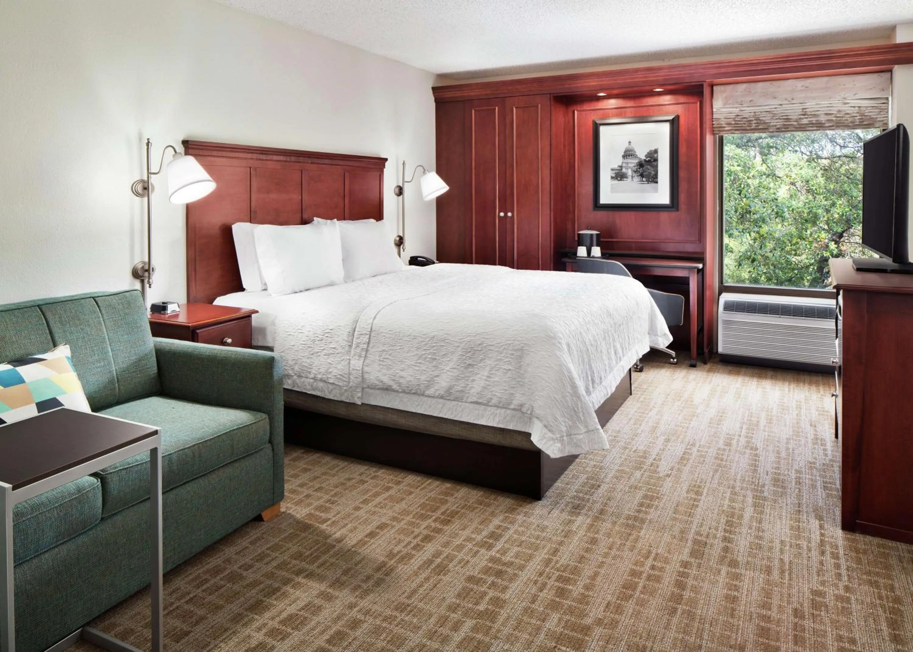 Bedroom, Bed in Hampton Inn Austin North