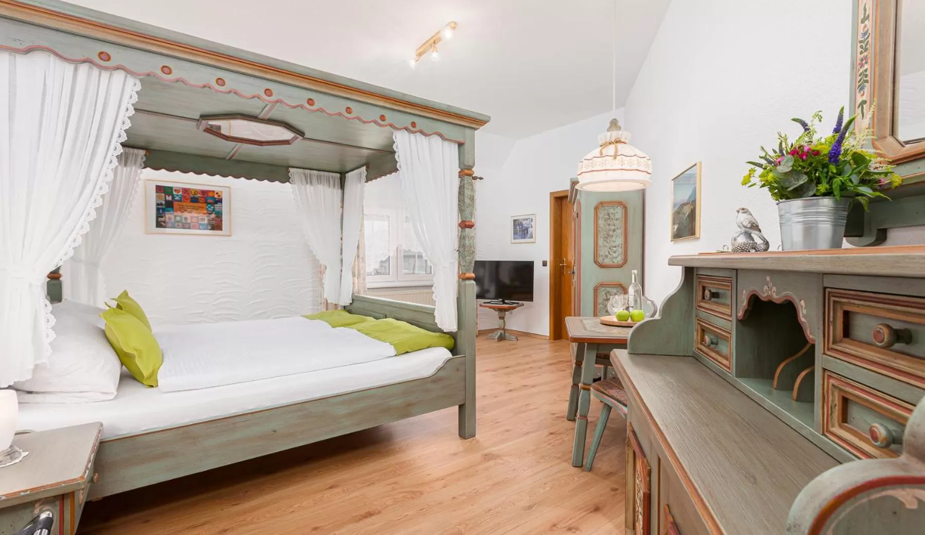 TV and multimedia, Bed in Hotel Landgasthof Hölzer