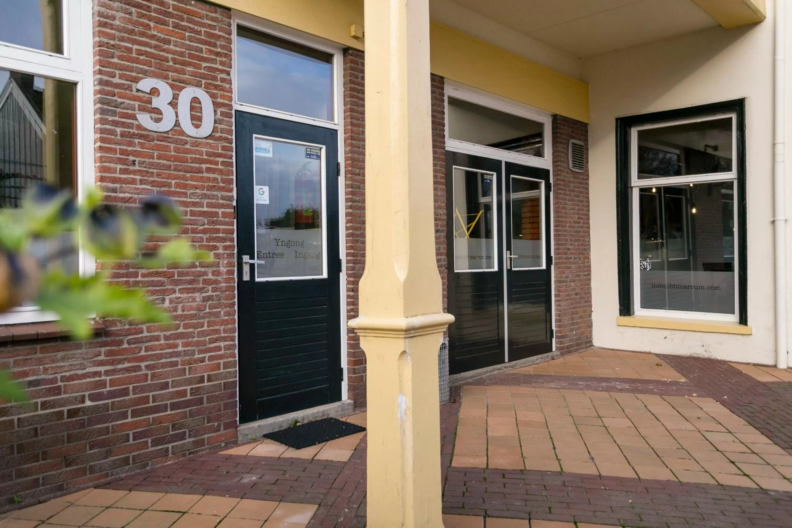 Facade/entrance in B & B Marrum Hotel Marrum
